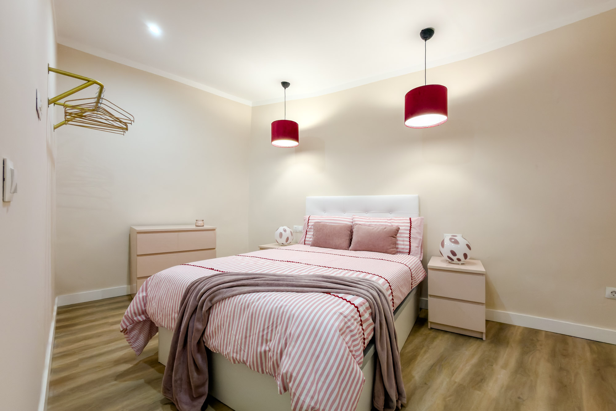 Short-term vacation rental | Elegant 2-bedroom designer apartment in the Gothic Quarter