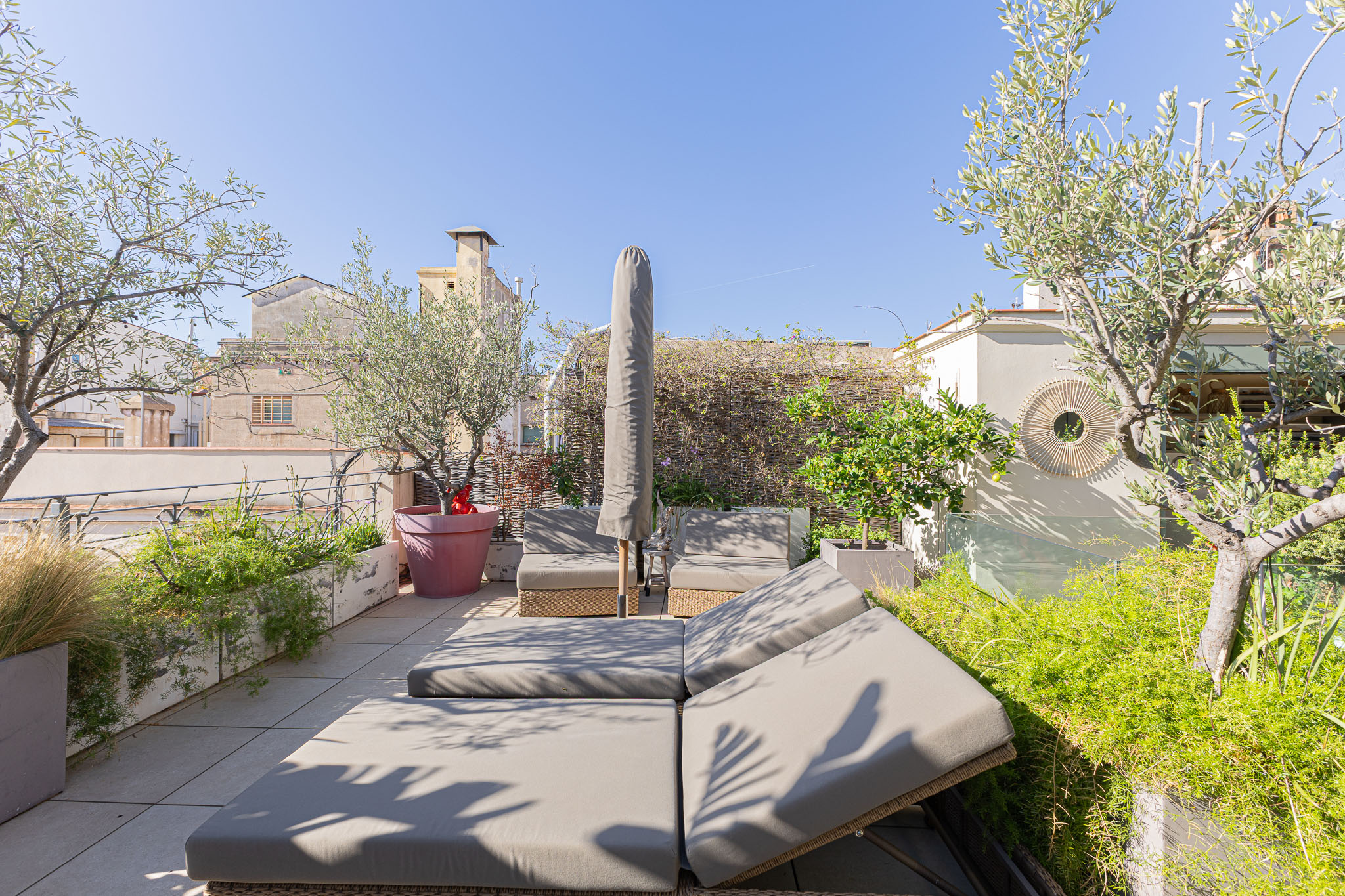 Spectacular duplex penthouse with a 75 m² terrace in Dreta de l’Eixample