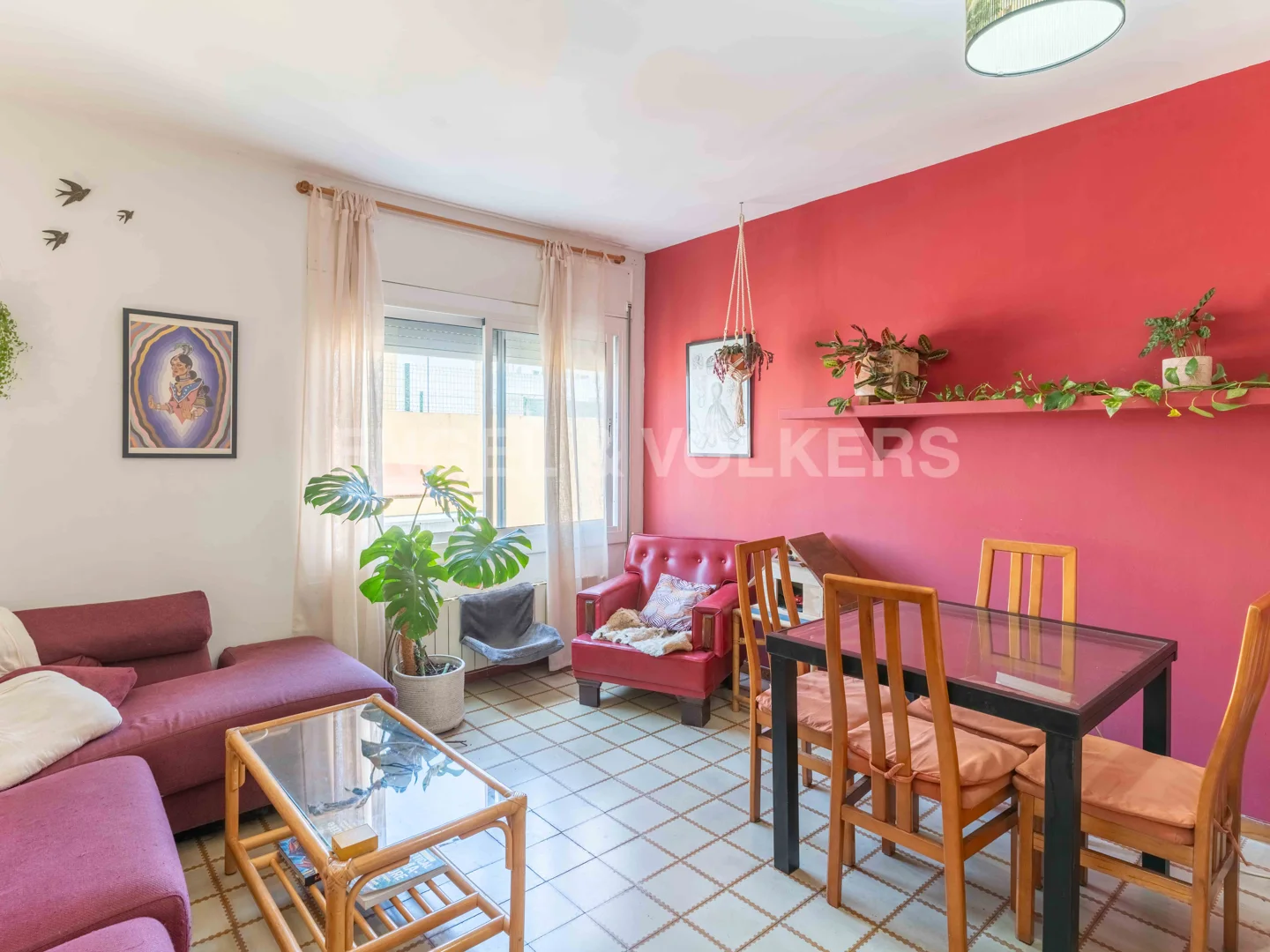 Spacious and bright apartment steps from the sea and the train station
