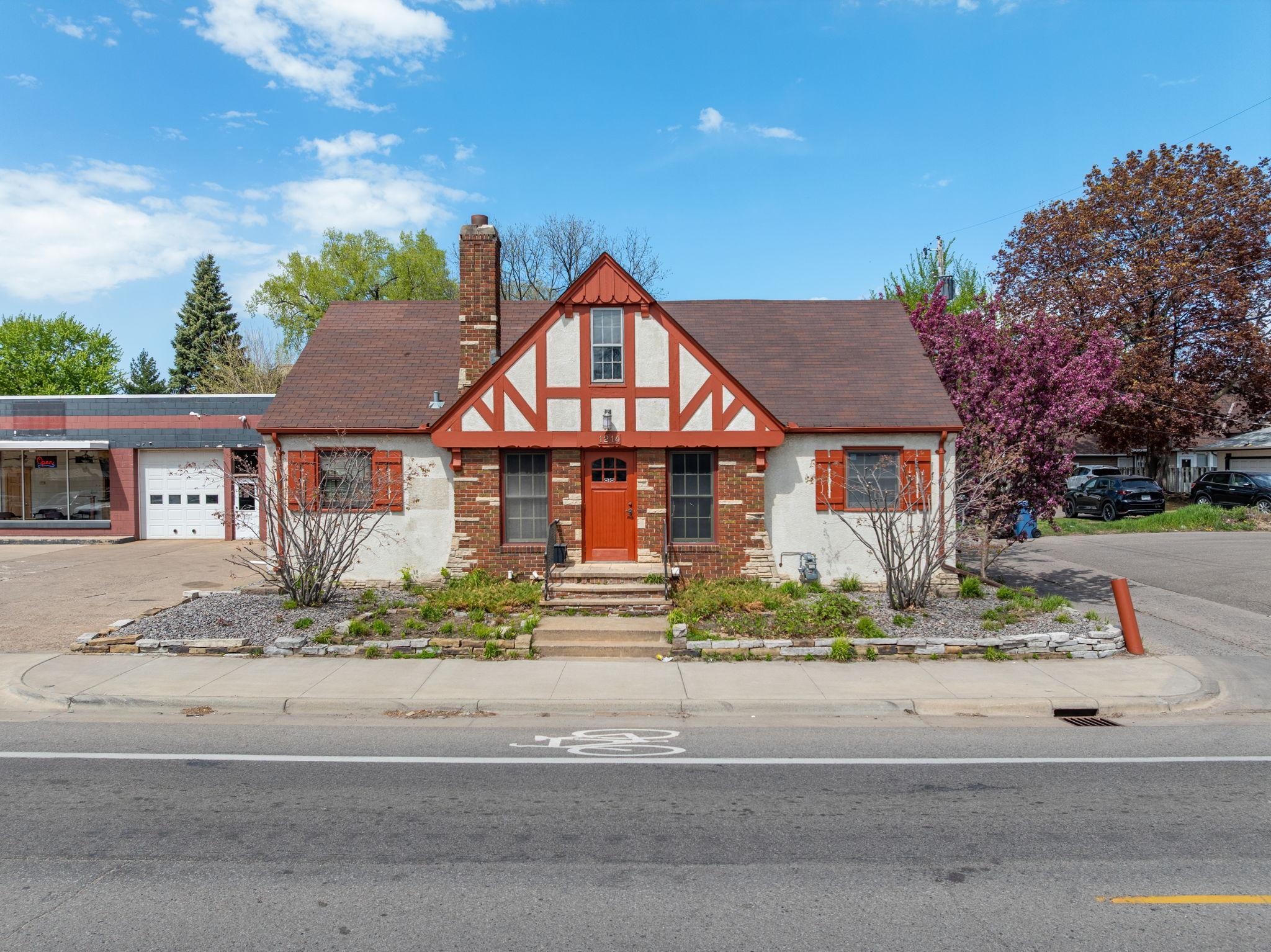 6-Office Commercial Building | Owner-Occ or Investment