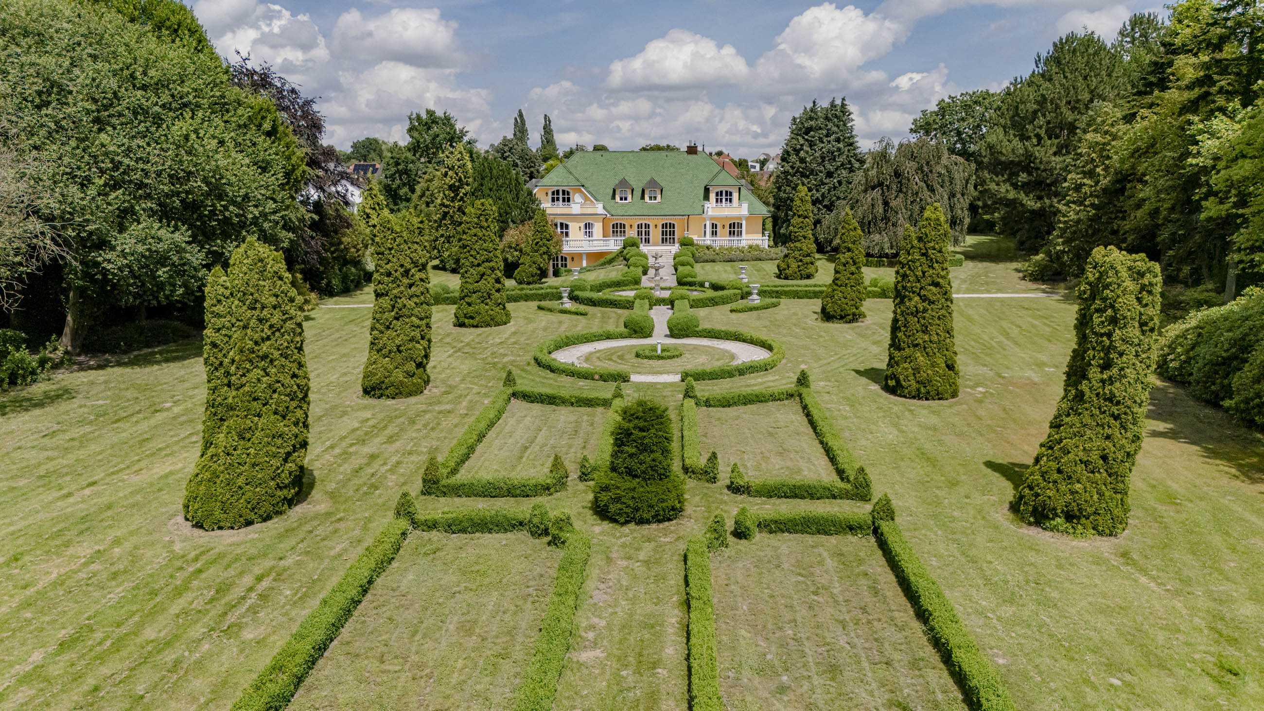 Petit Versailles - Exklusives Anwesen mit großer Parkanlage
