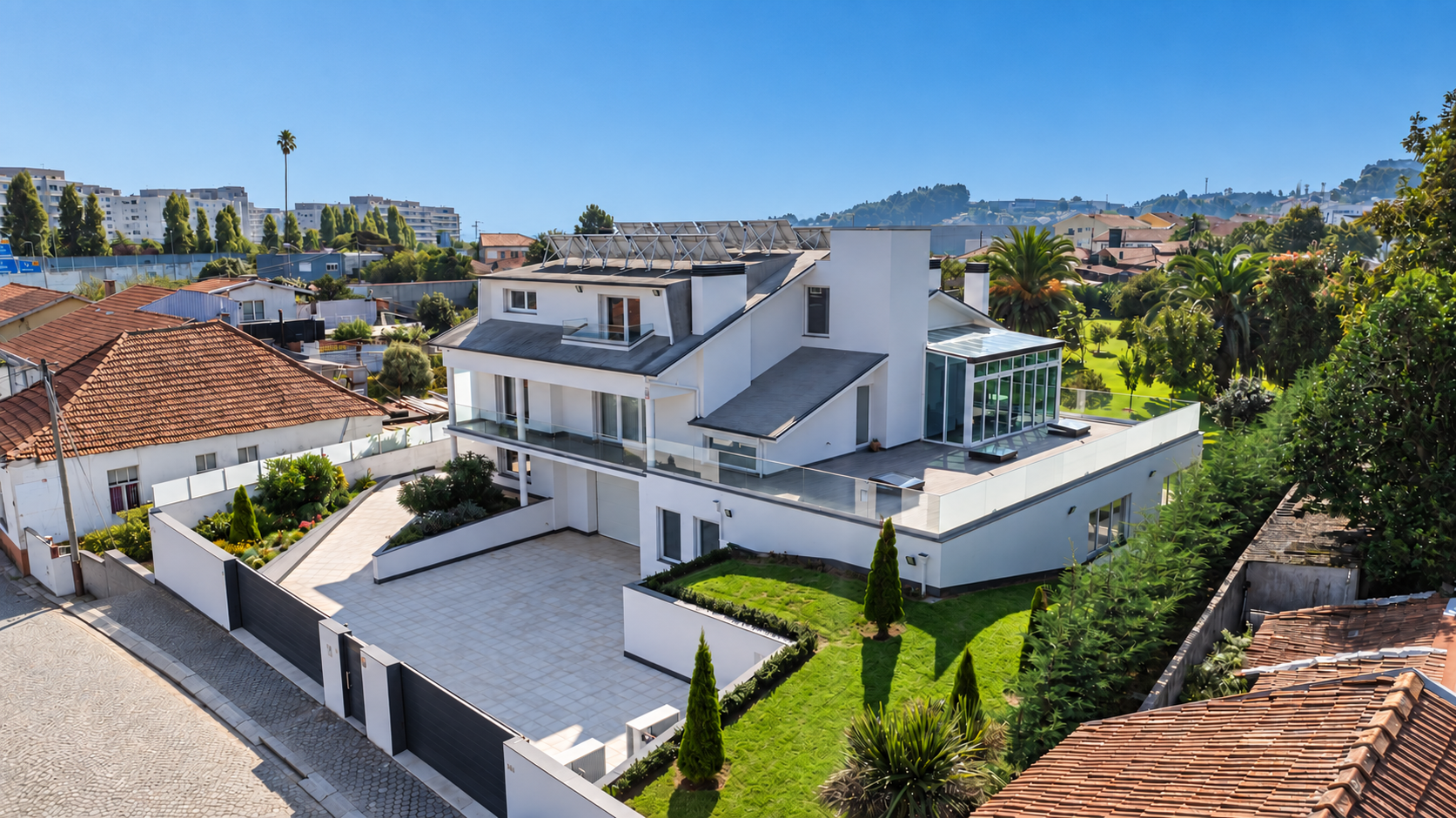 Contemporary 5-Bedroom Villa with Indoor Pool in Vilar de Andorinho