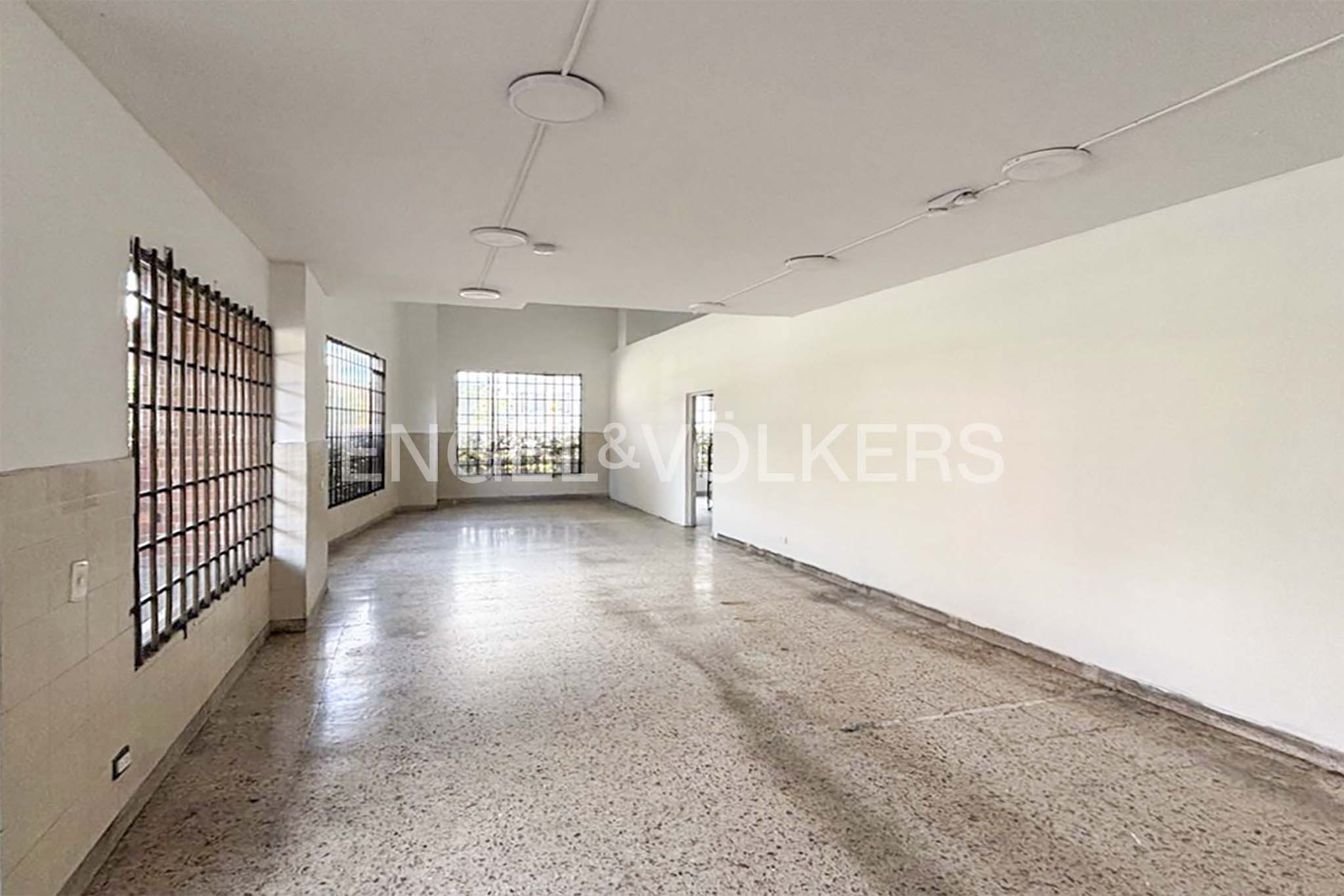 Arriendo local 90m² en Santa Bárbara / calle 116 / avenida Pepe Sierra