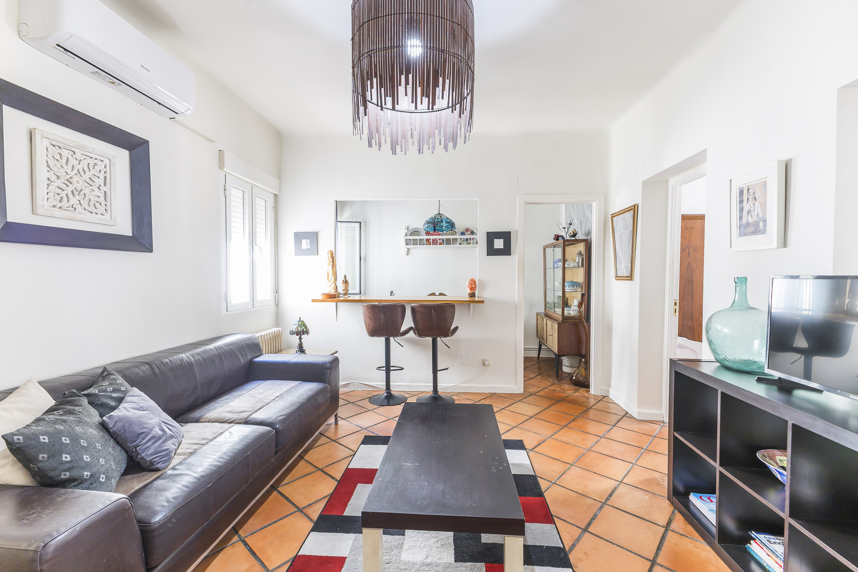 Comfortable two-bedroom apartment in Embajadores for rent
