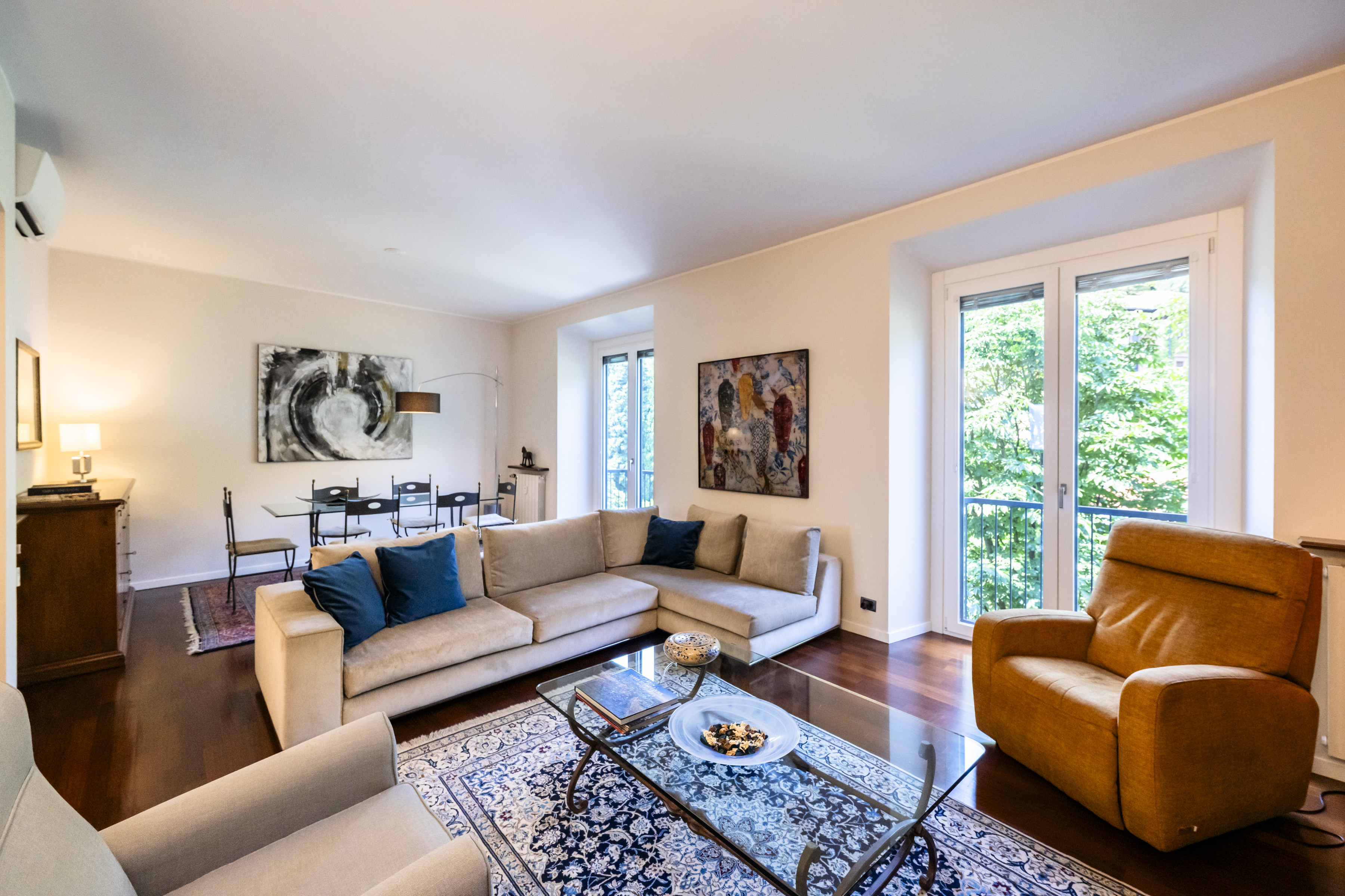 Elegant four-room apartment in town