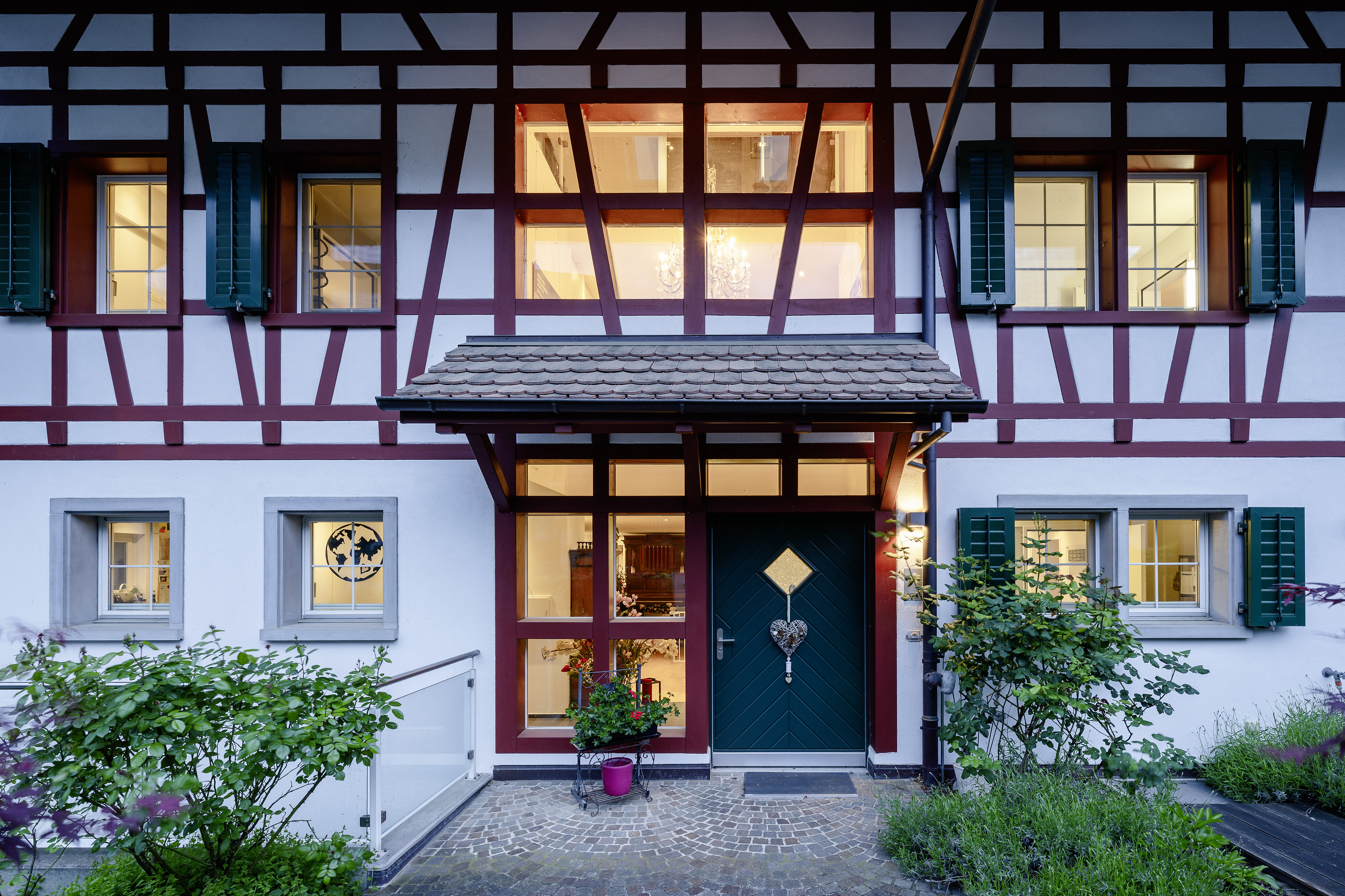 11-Zimmer-Haus mit 7 Bäder & Pool