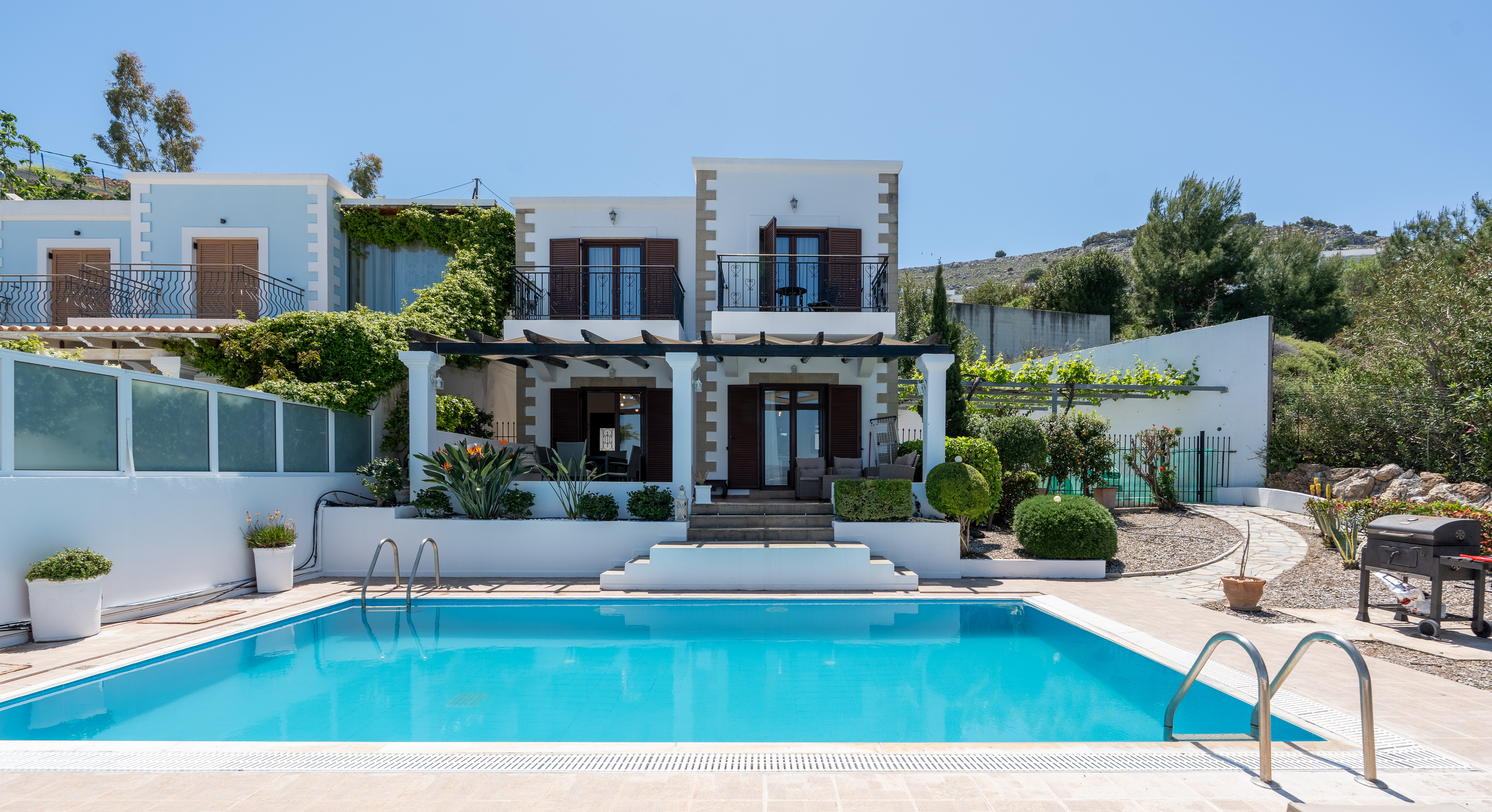 Modern villa with panoramic views of Vlicha Bay