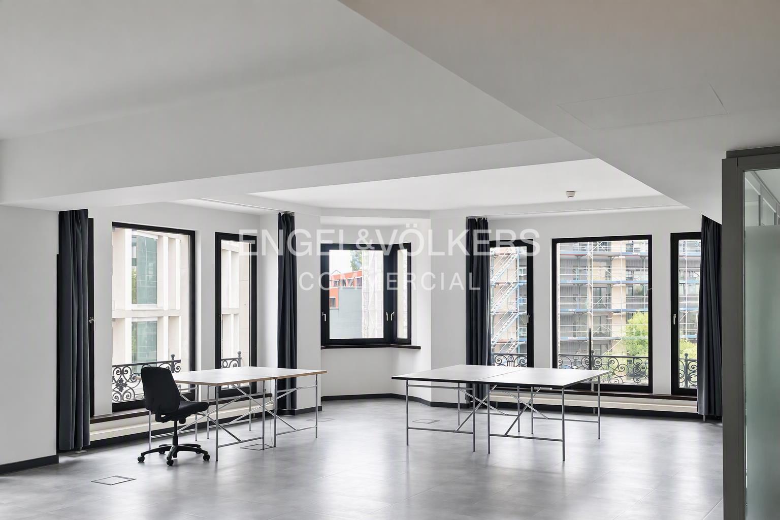 Arbeiten im Herzen von Berlin-Mitte: Helles Büro am Hausvogteiplatz
