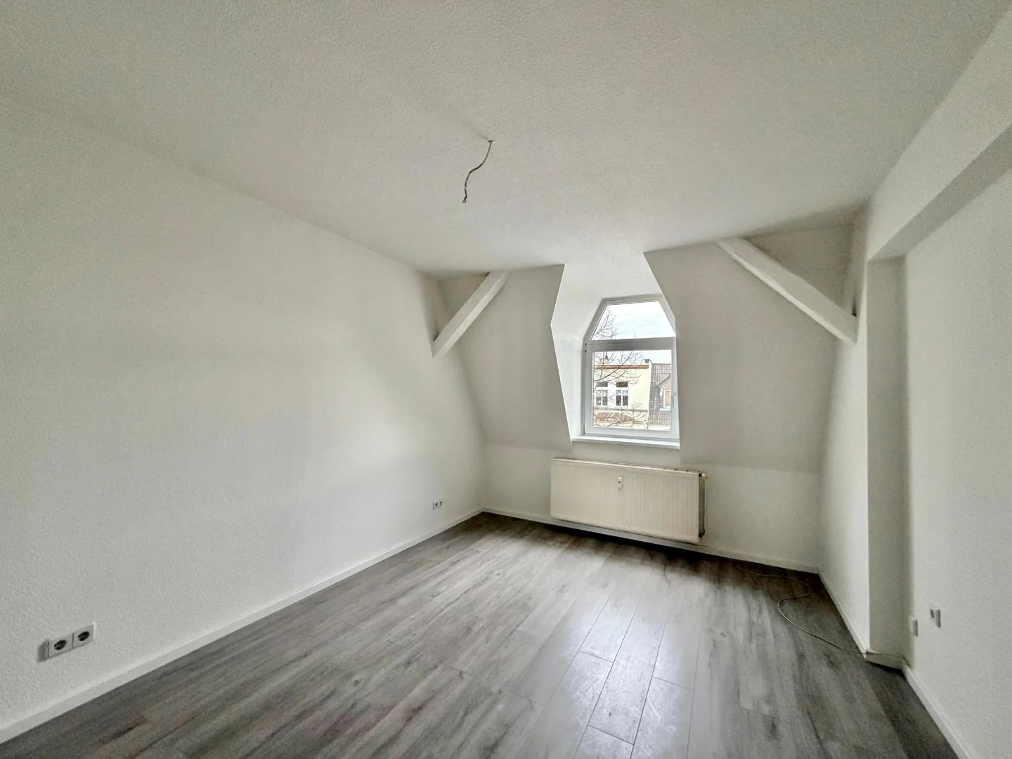 Frisch sanierte 2-Zimmer-Wohnung mit Badezimmer mit Dusche und Wanne in Stadtfeld - Photo 2