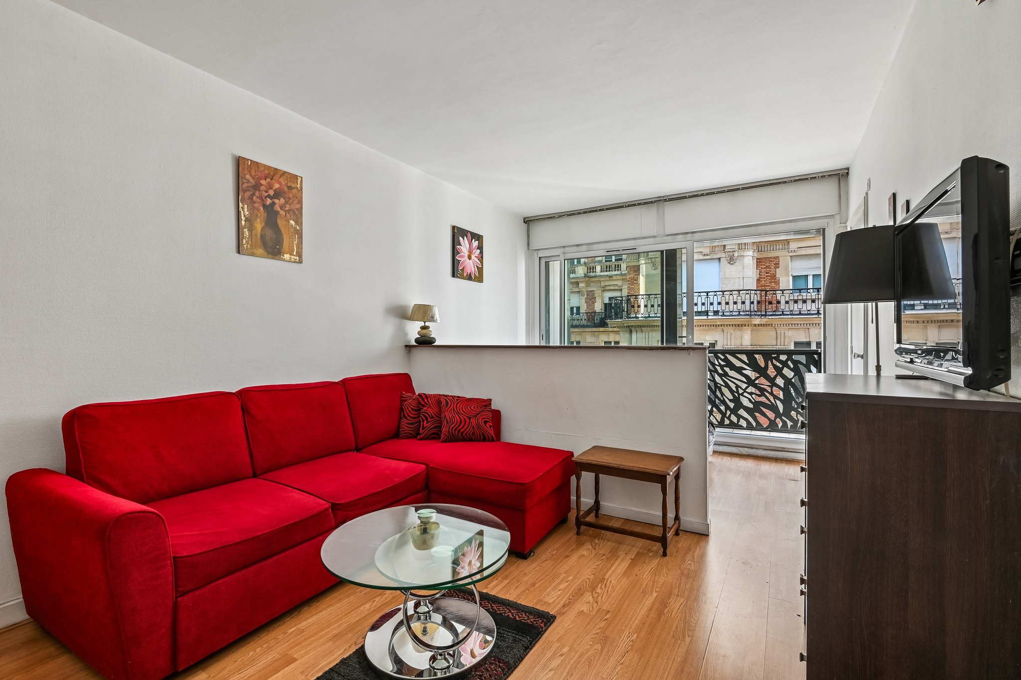 Exceptional apartment steps from the Hotel California and the Champs-Élysées