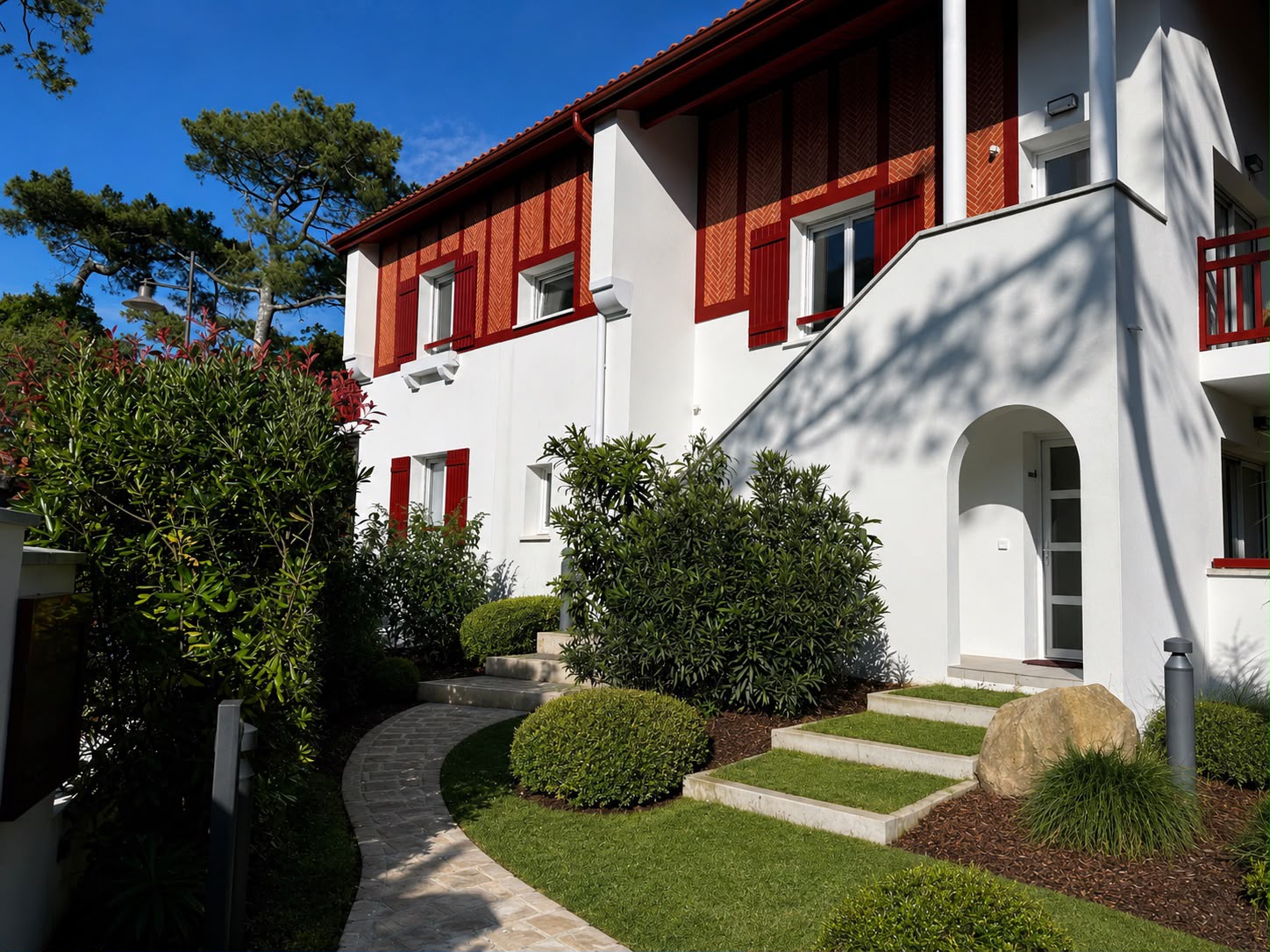Between pines, lake and ocean—an exceptional setting in the heart of Hossegor