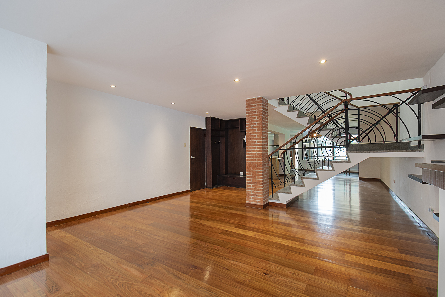 Casa con patio para arriendo en Bella Suiza