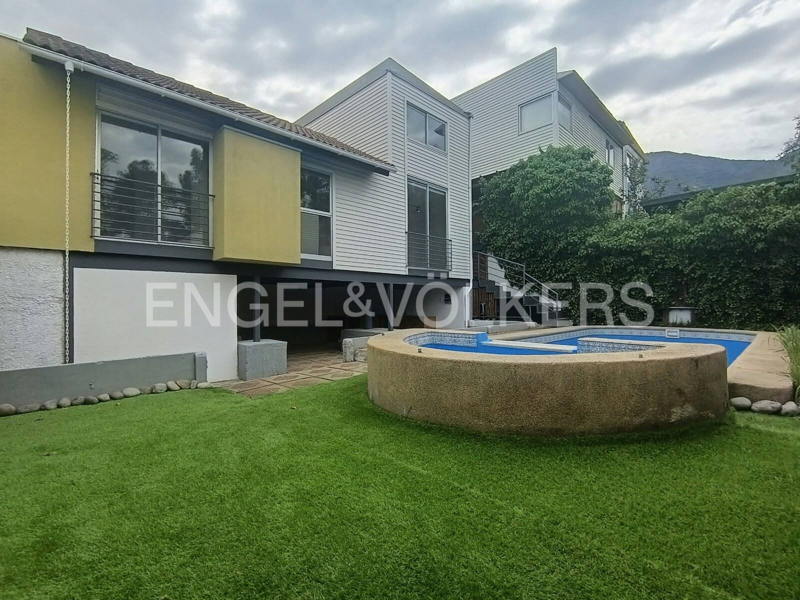 Casa remodelada en Venta Vista al Valle