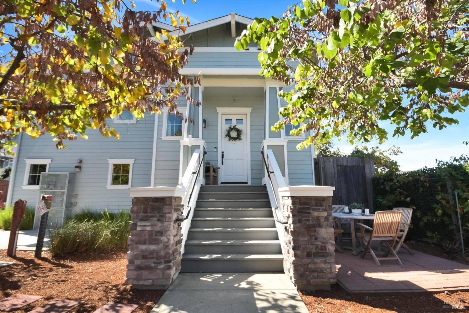 Bright & Airy San Rafael End-Unit Condo