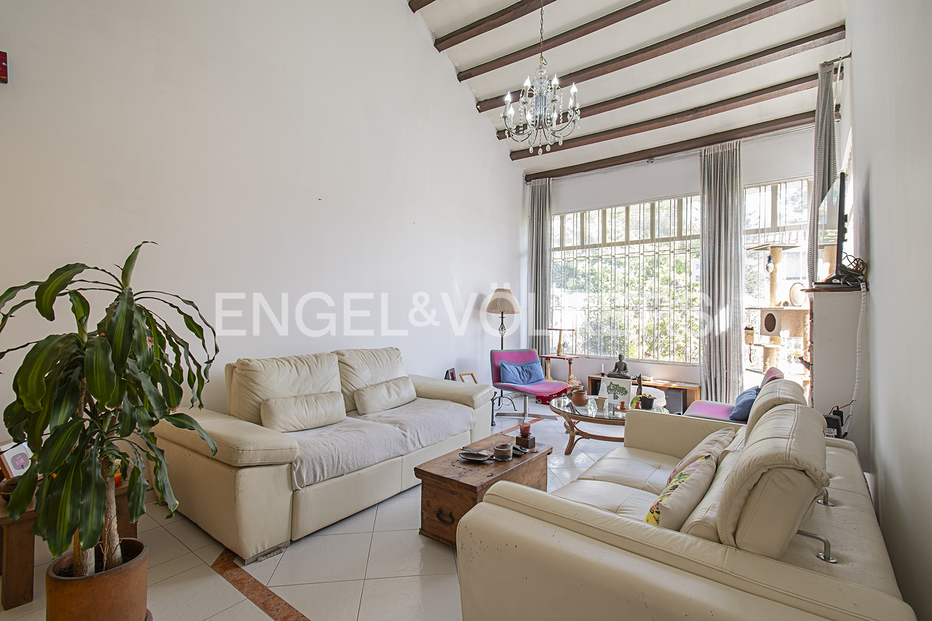 Casa con jardín interior para venta en La Alhambra