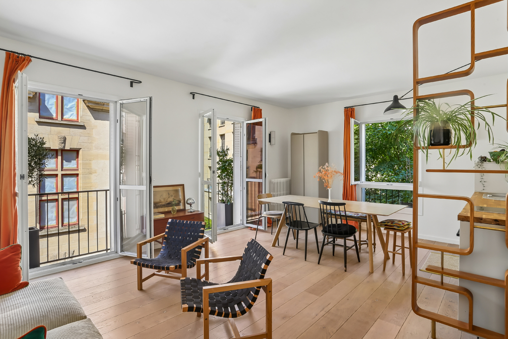 Saint-Gervais - 75004, 2-room apartment with a view of a historic monument.
