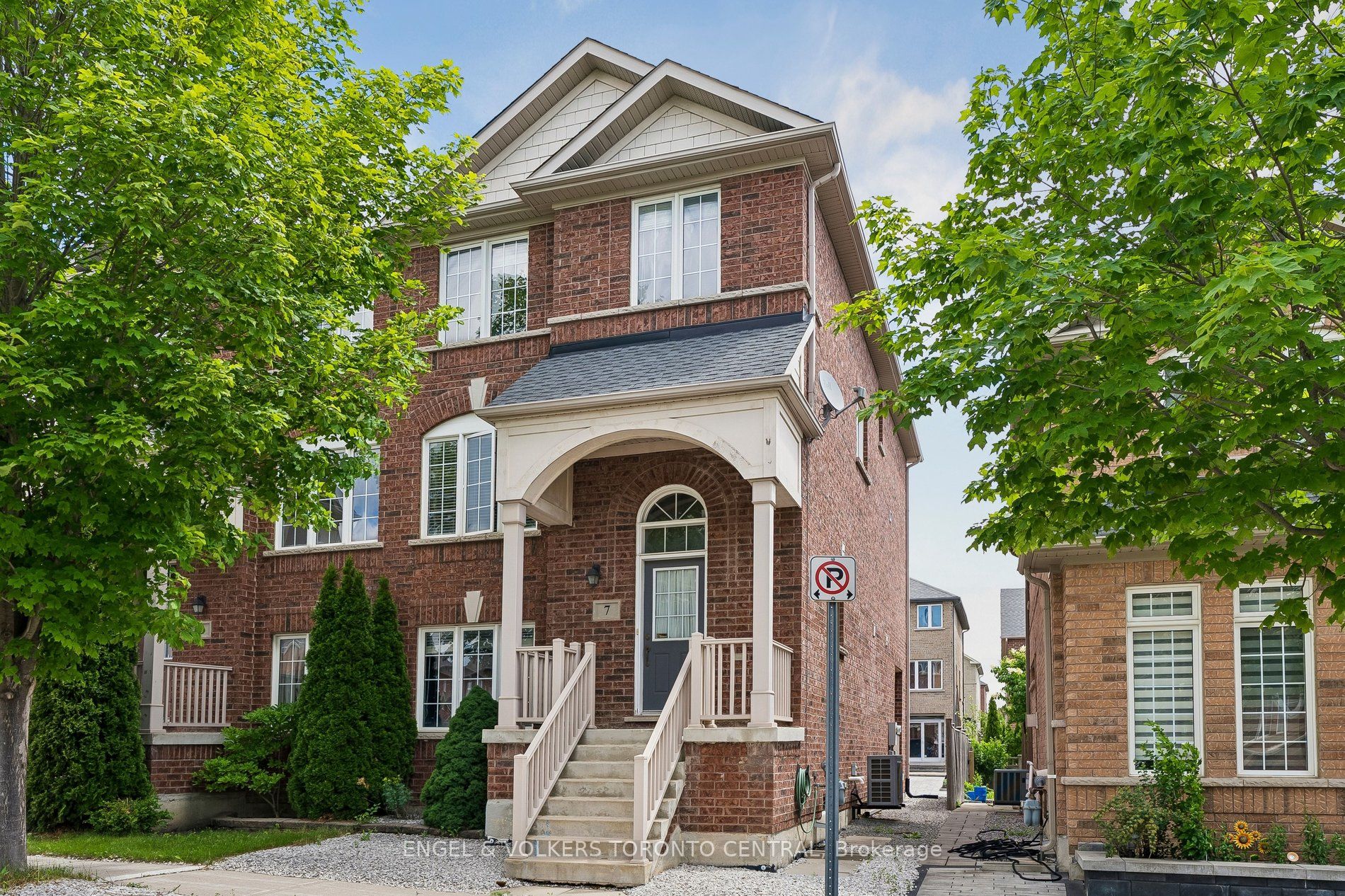 A Spacious & Welcoming Home Ready For Its Next Chapter