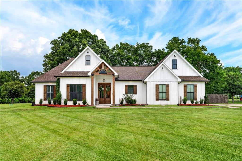 Gorgeous Modern Home on 2.10 acres