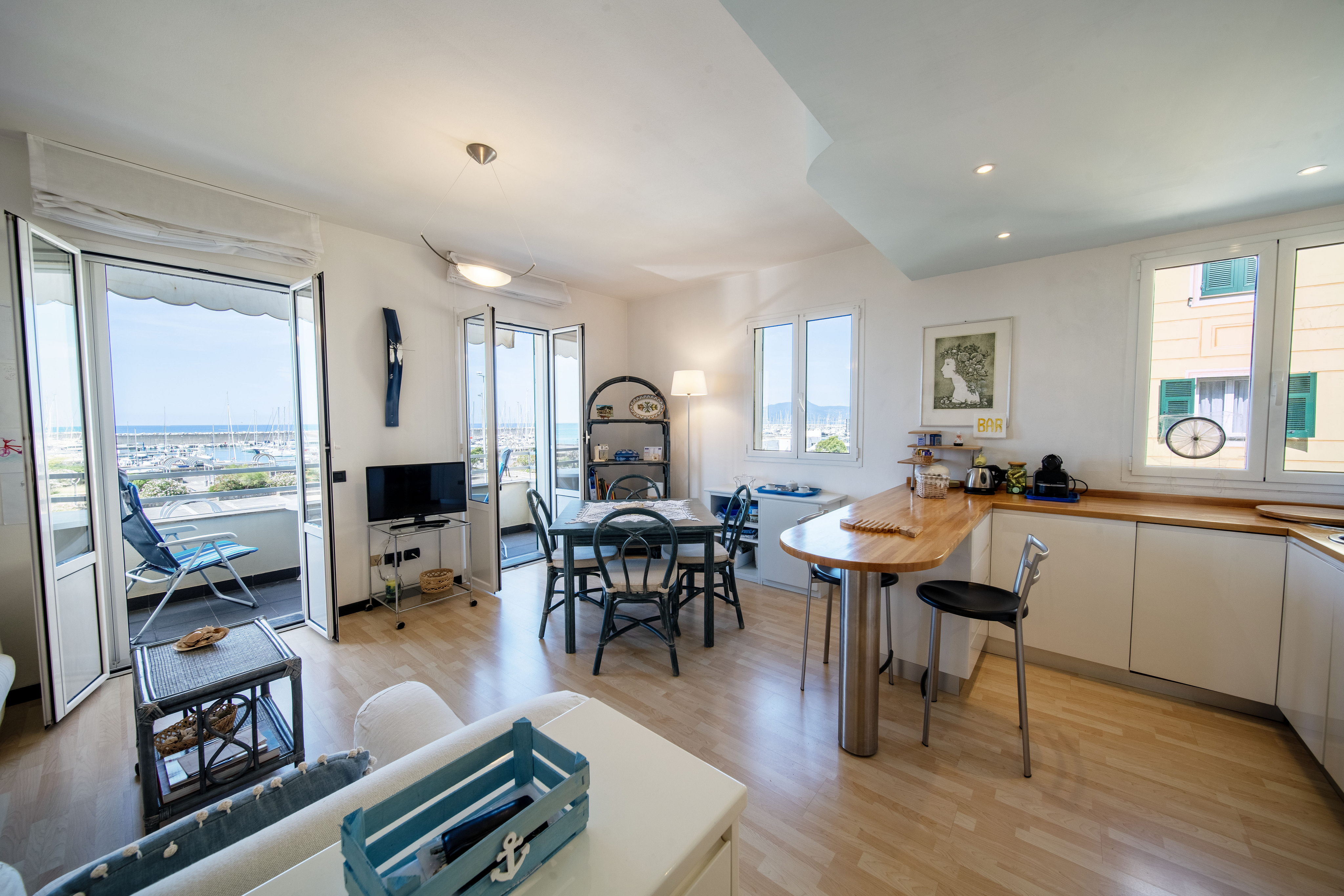 Dreizimmerwohnung mit Blick auf den Hafen, mit Garage