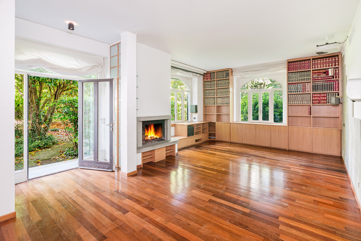 Beautiful house with garden in the city center