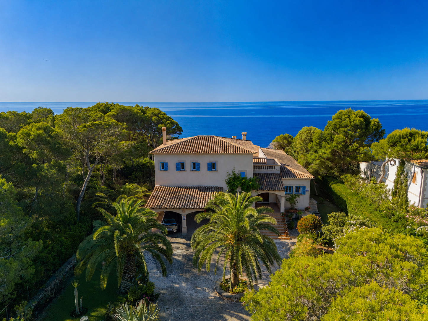 Mediterranean villa in a prime seafront location