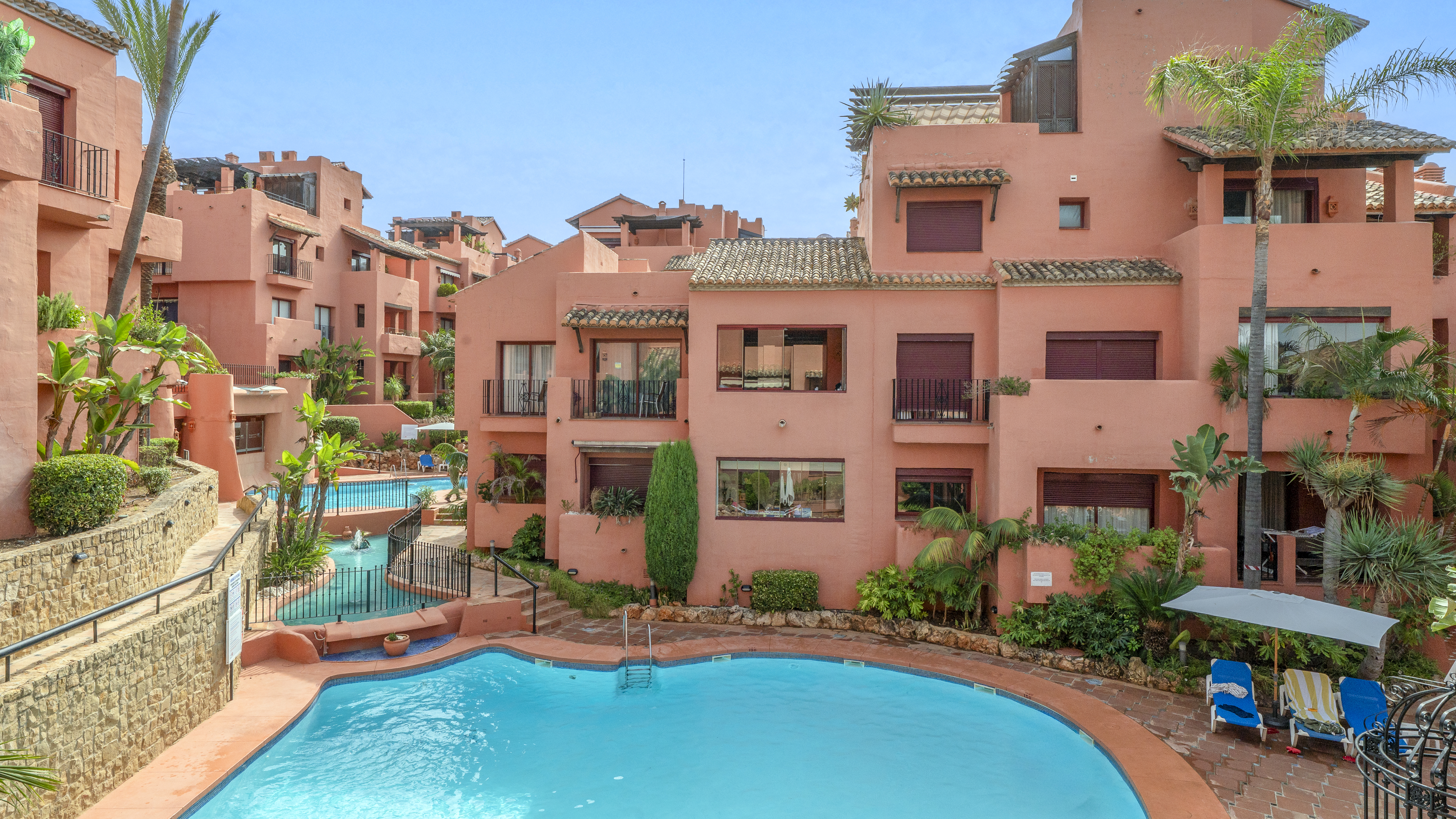 3-Bedroom Apartment in Elviria  – Beachside Living & Versatile Terrace
