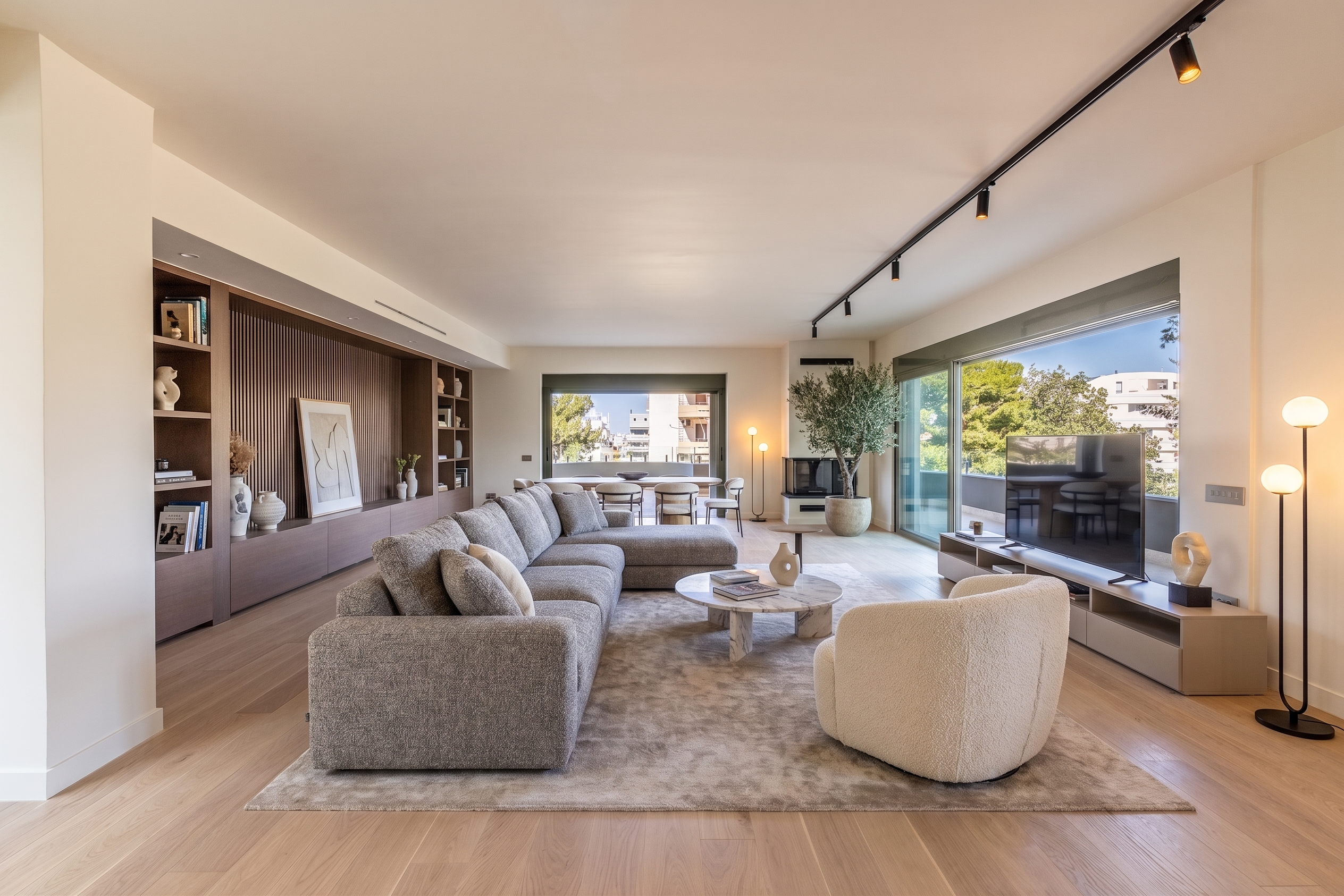 Premium 240sqm second floor flat with 4 master bedrooms
