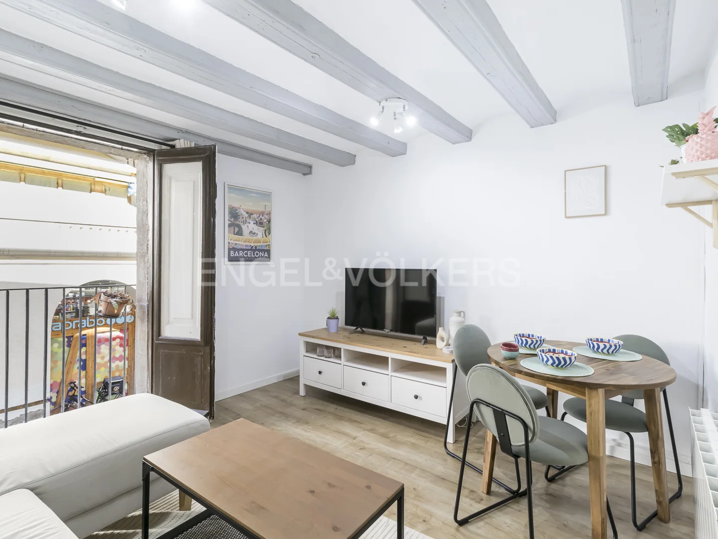 Newly renovated apartment in El Born with 3 double bedrooms