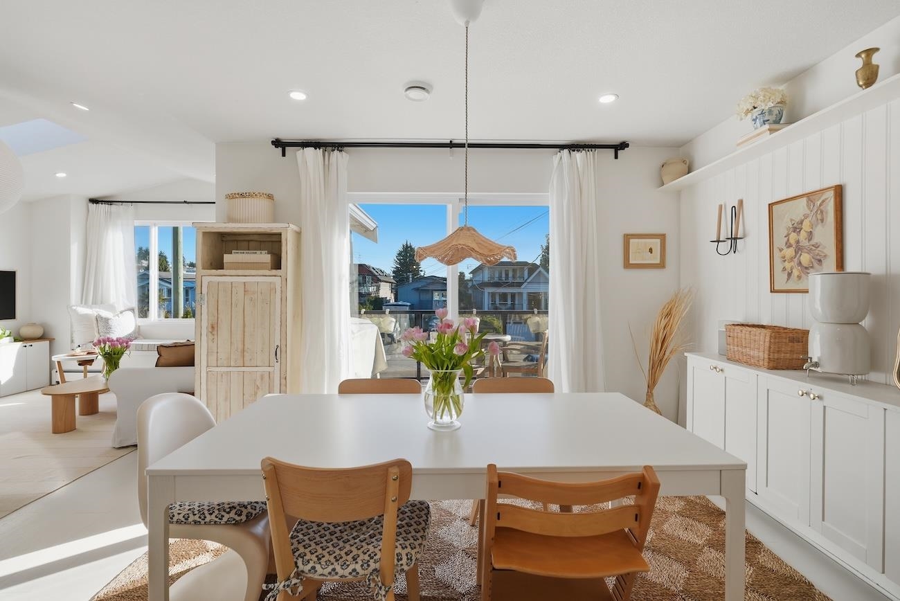 Discover Your Sunlit Sanctuary on Lee Street