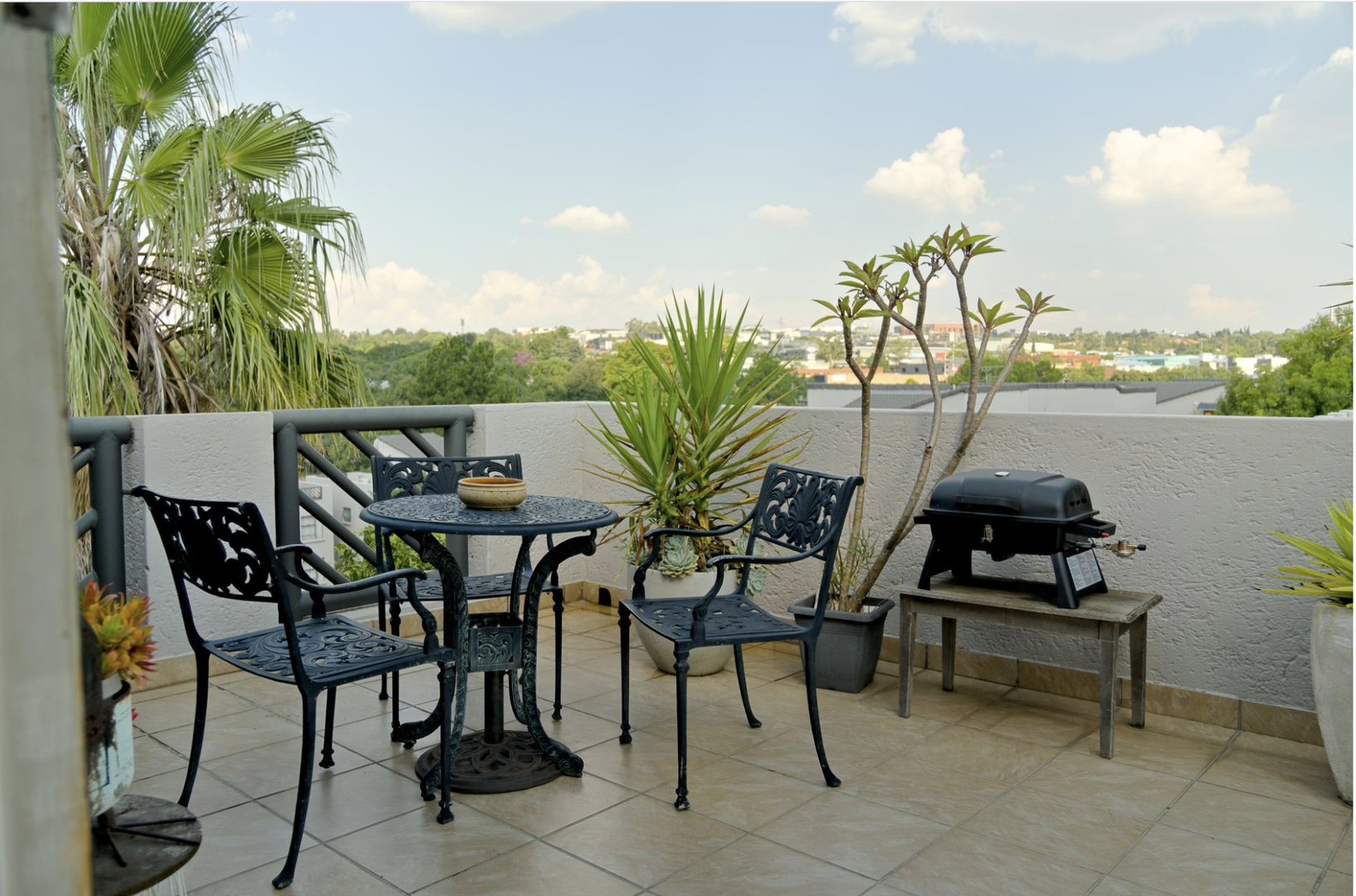 SPACIOUS 2-BED, 2-BATH LOFT APARTMENT IN HUNTINGDON TERRACE