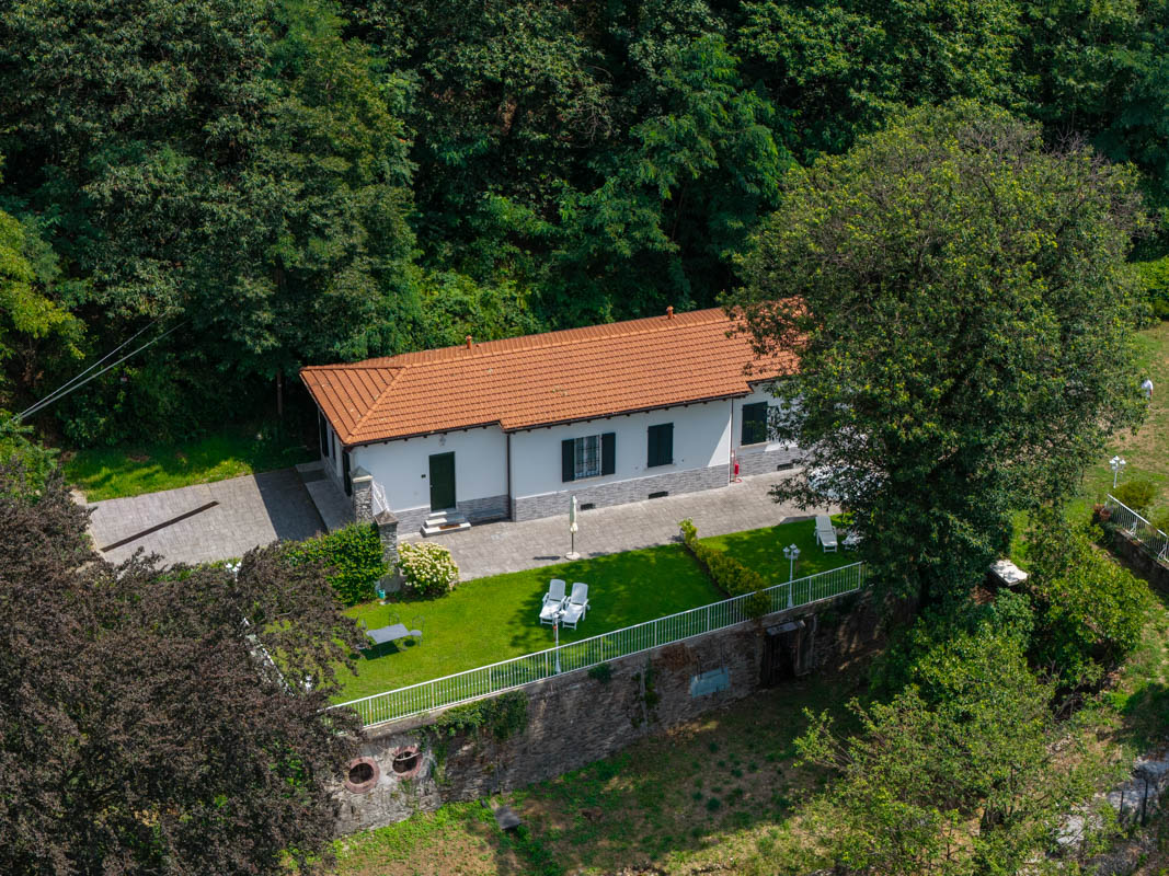 Renovierte Zweizimmerwohnung mit Garten und Blick auf den Ortasee
