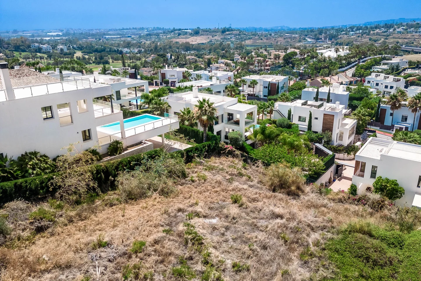 Huge plot  in Nueva Andalucia set its picturesque Golf Valley