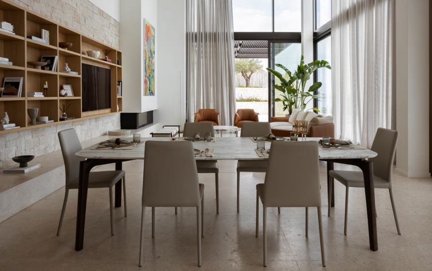 Luxurious 2nd floor apartment of 106 sq.m. in prime location