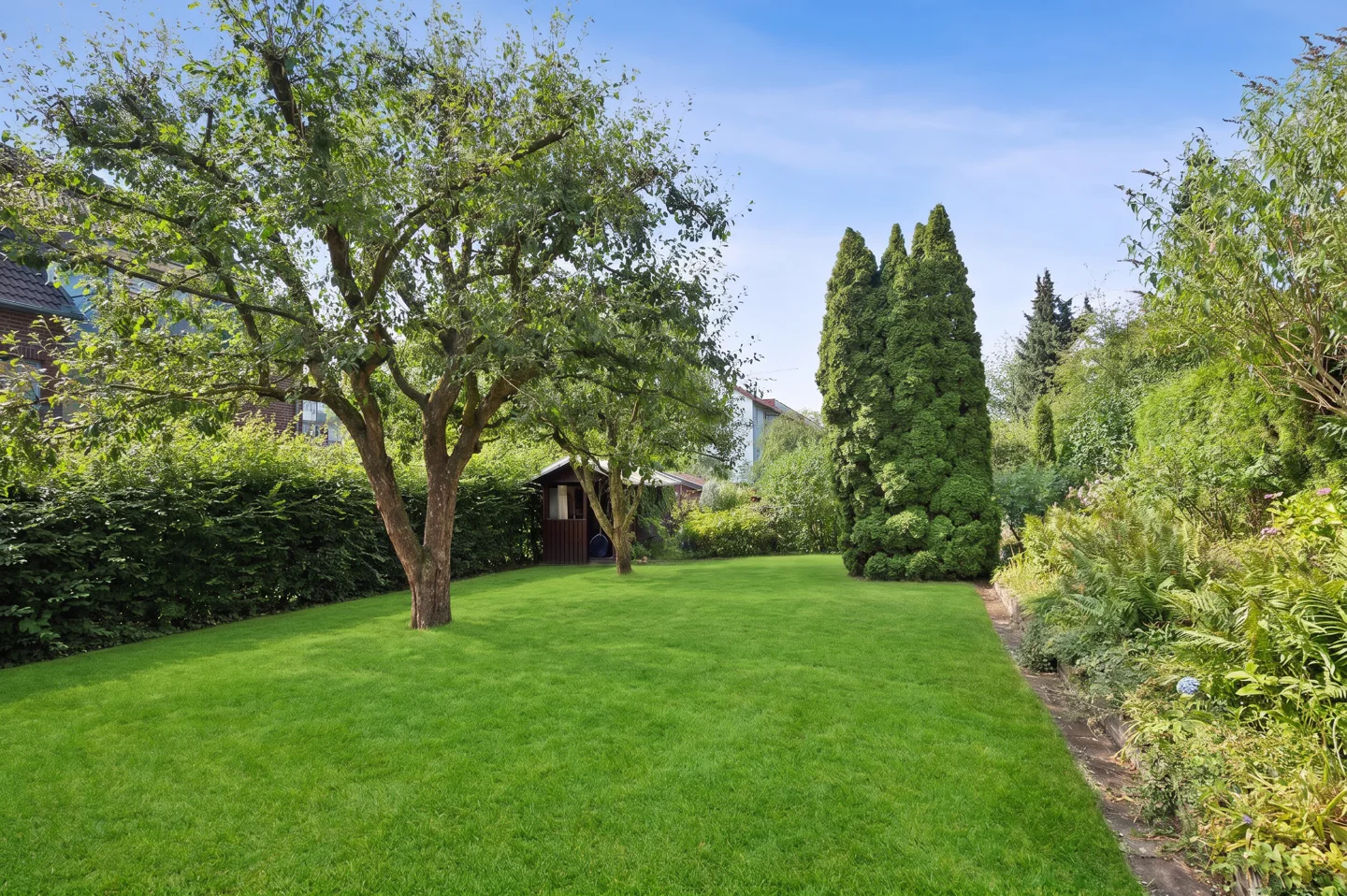 Ein Zuhause für Gartenliebhaber – Stilvolle 5-Zimmer-Wohnung mit 200 m² privater Gartenidylle - Photo 5