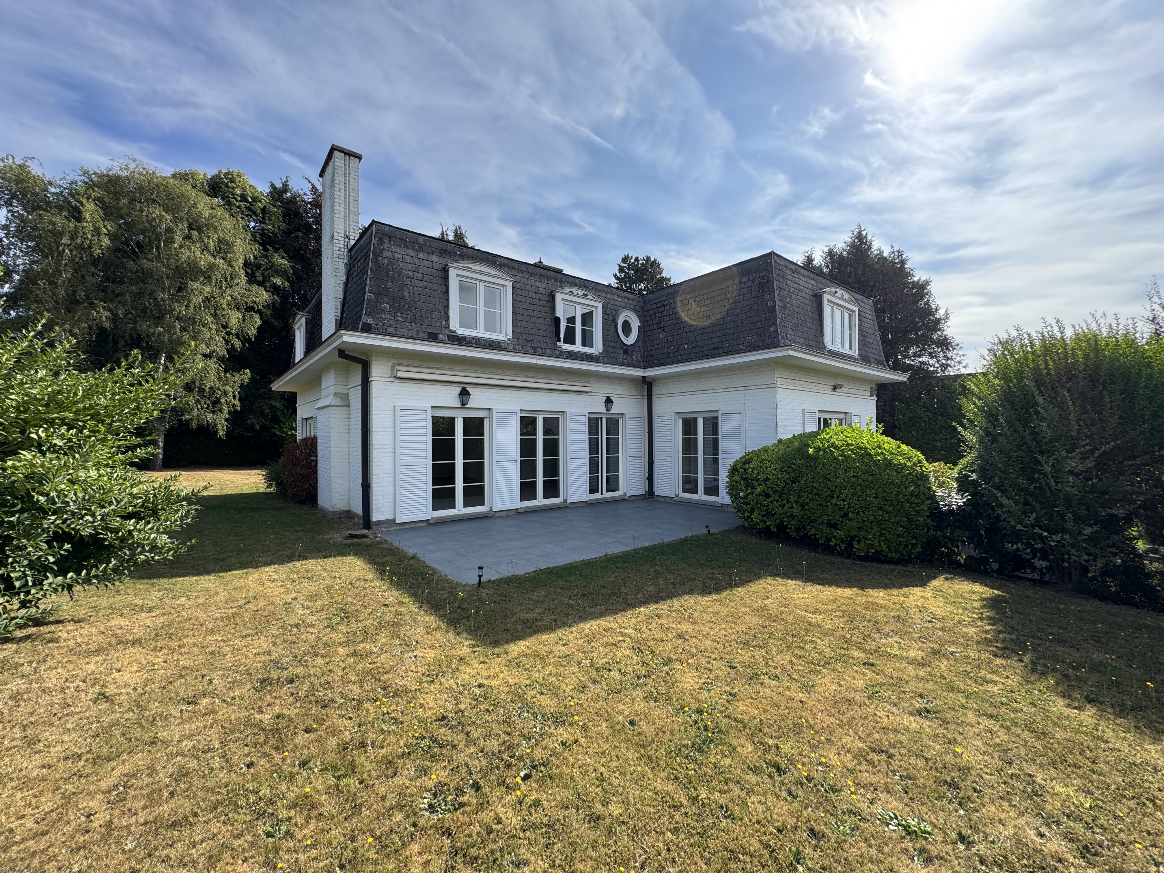 Five-bedroom villa in the St. John’s neighborhood
