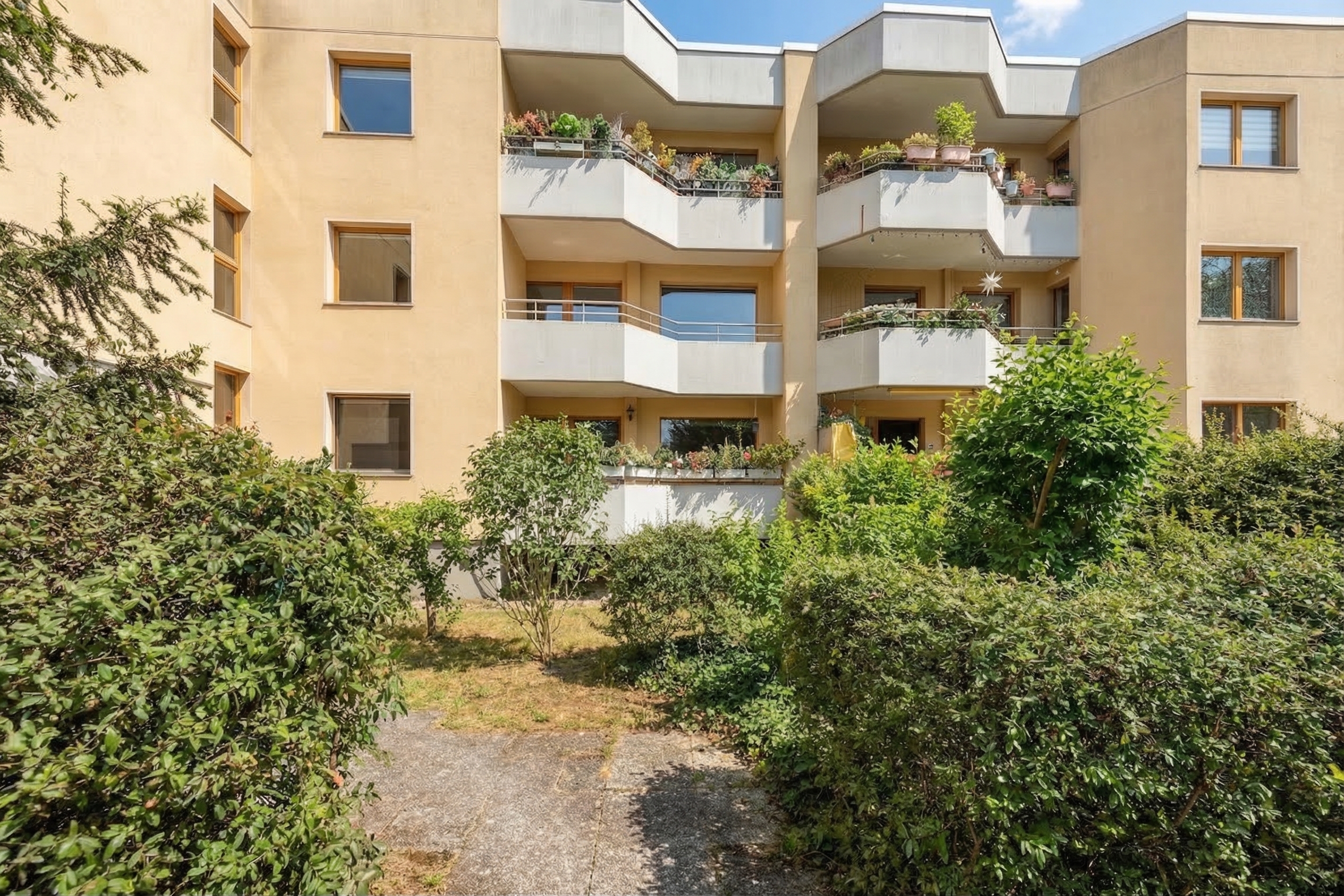 Sonnige Dreizimmerwohnung mit Balkon