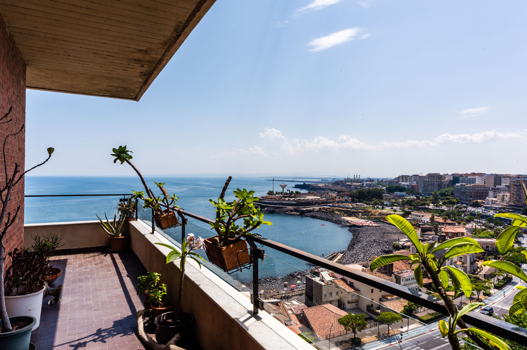 Un affaccio sul golfo di Catania
