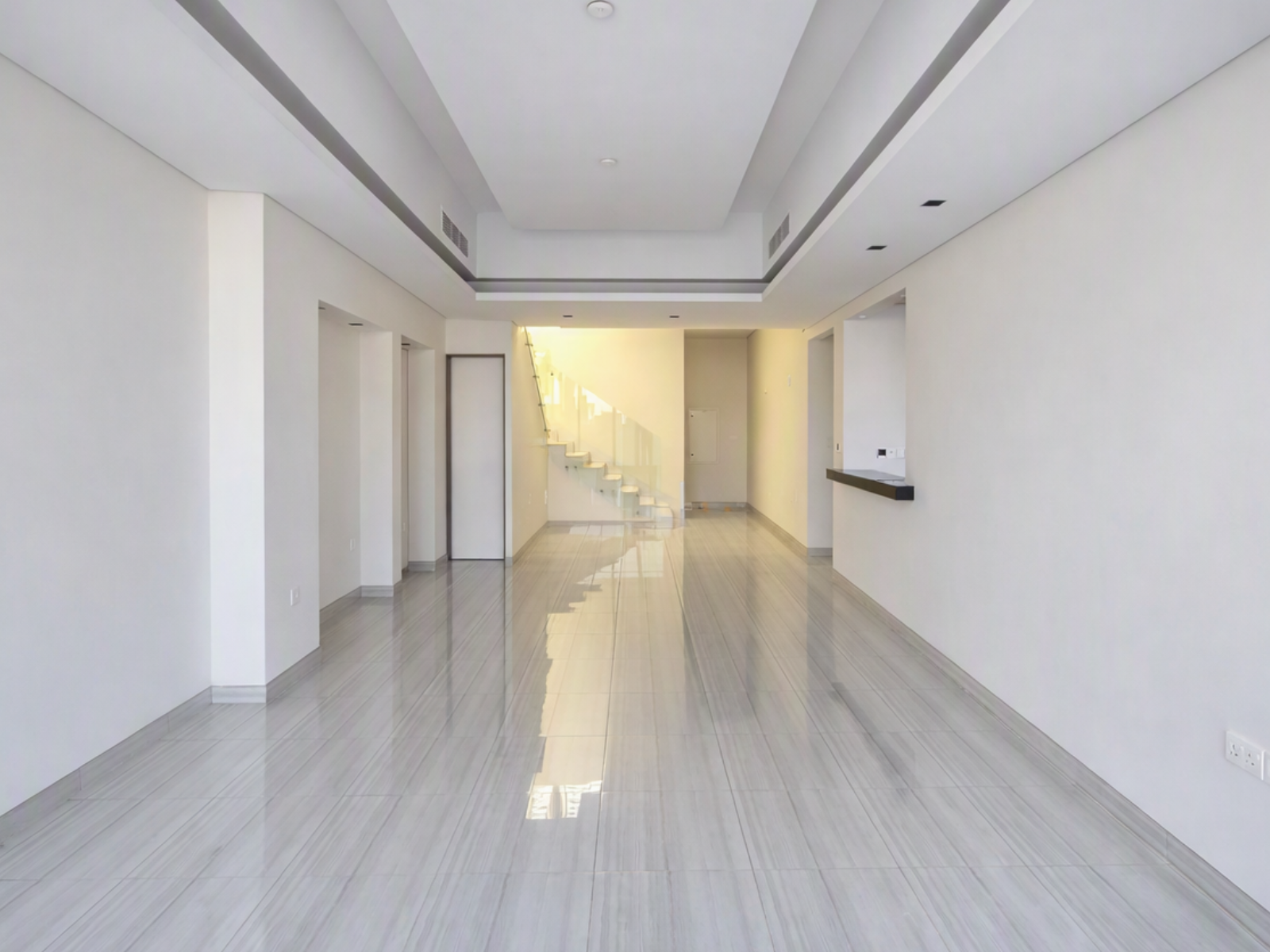 3 Bed Room | Single Row | Closed Kitchen