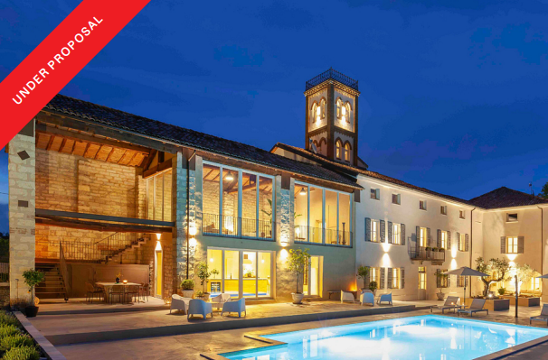 Majestic historic residence in a dominant position with vineyard