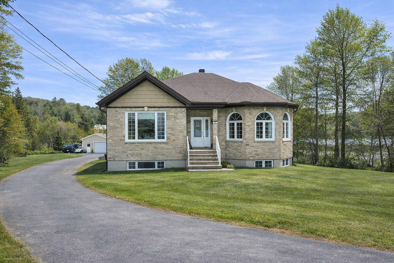 Stunning Sun-Filled Walk-Out | Modern & Versatile