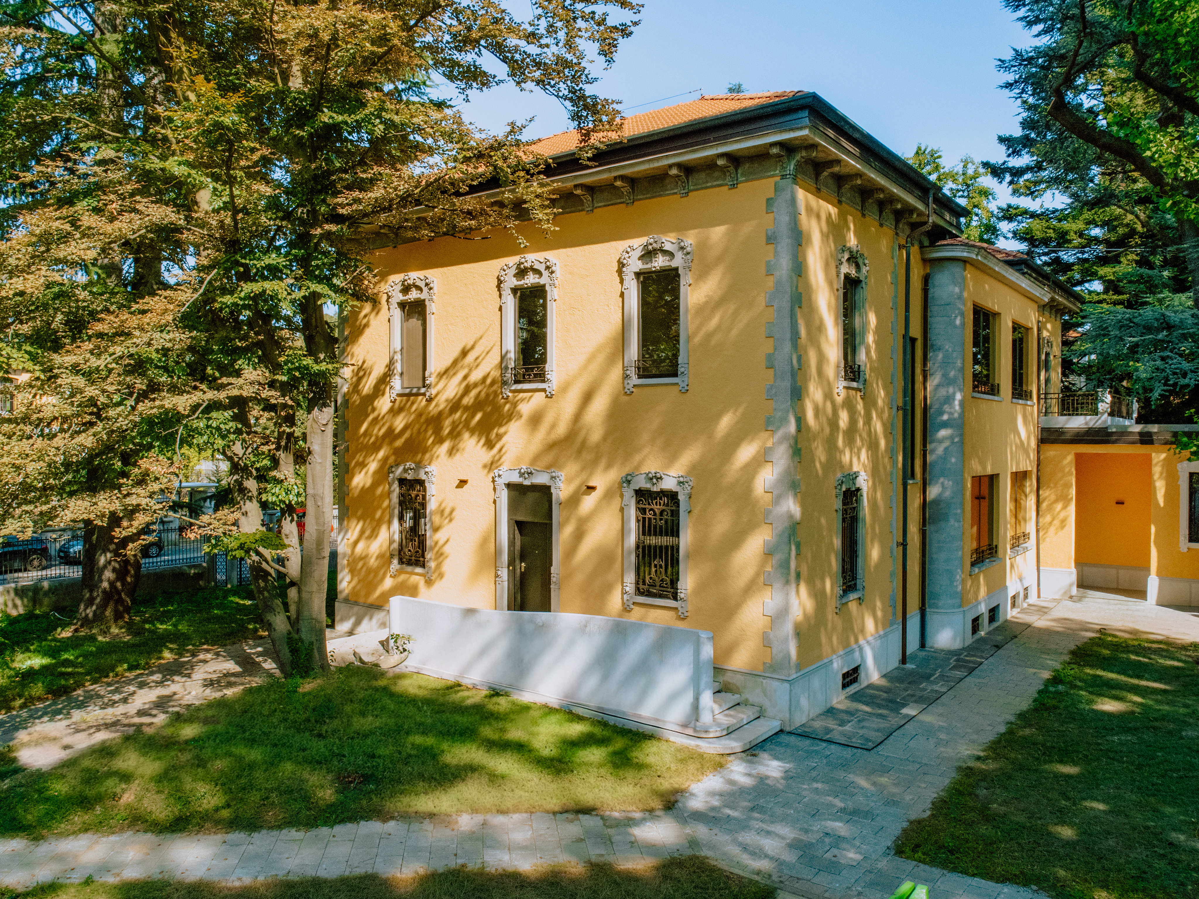 Historische Villa, saniert nach Energieklasse A – Maisonettewohnung –