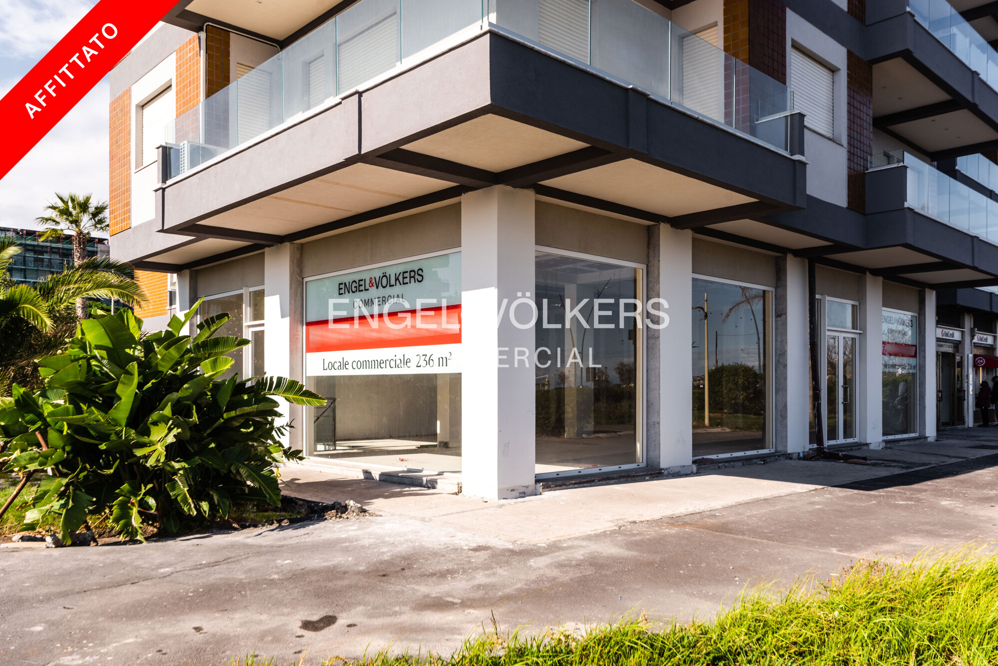 Prestigioso retail in Viale Ruggero di Lauria