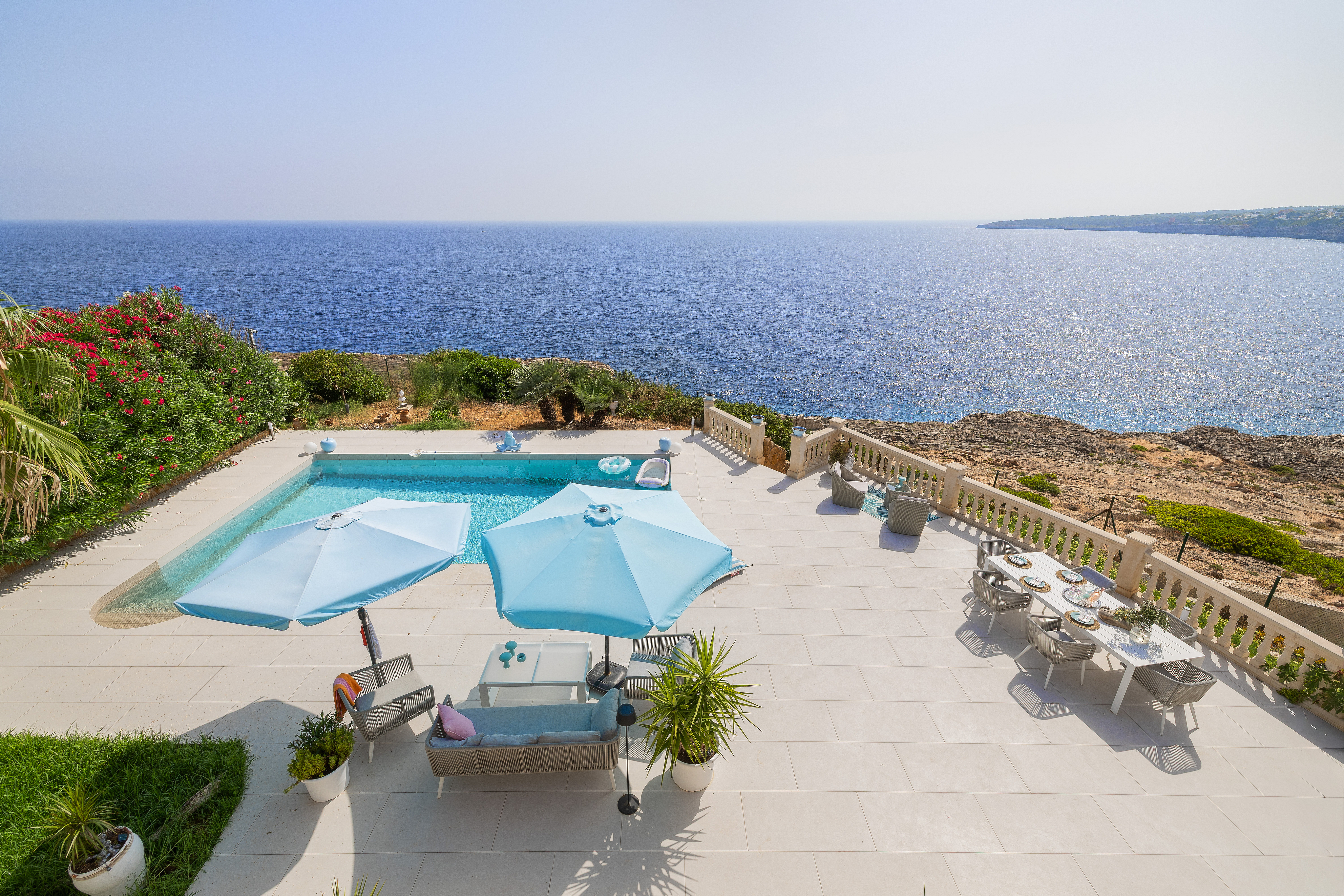 Exclusive frontline Mediterranean villa with panoramic sea views