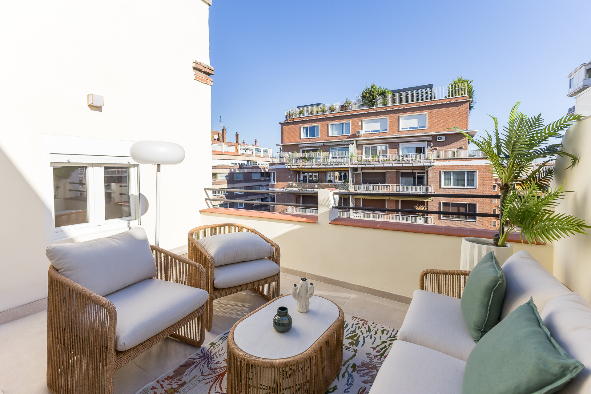 Penthouse with a pleasant terrace near Retiro Park