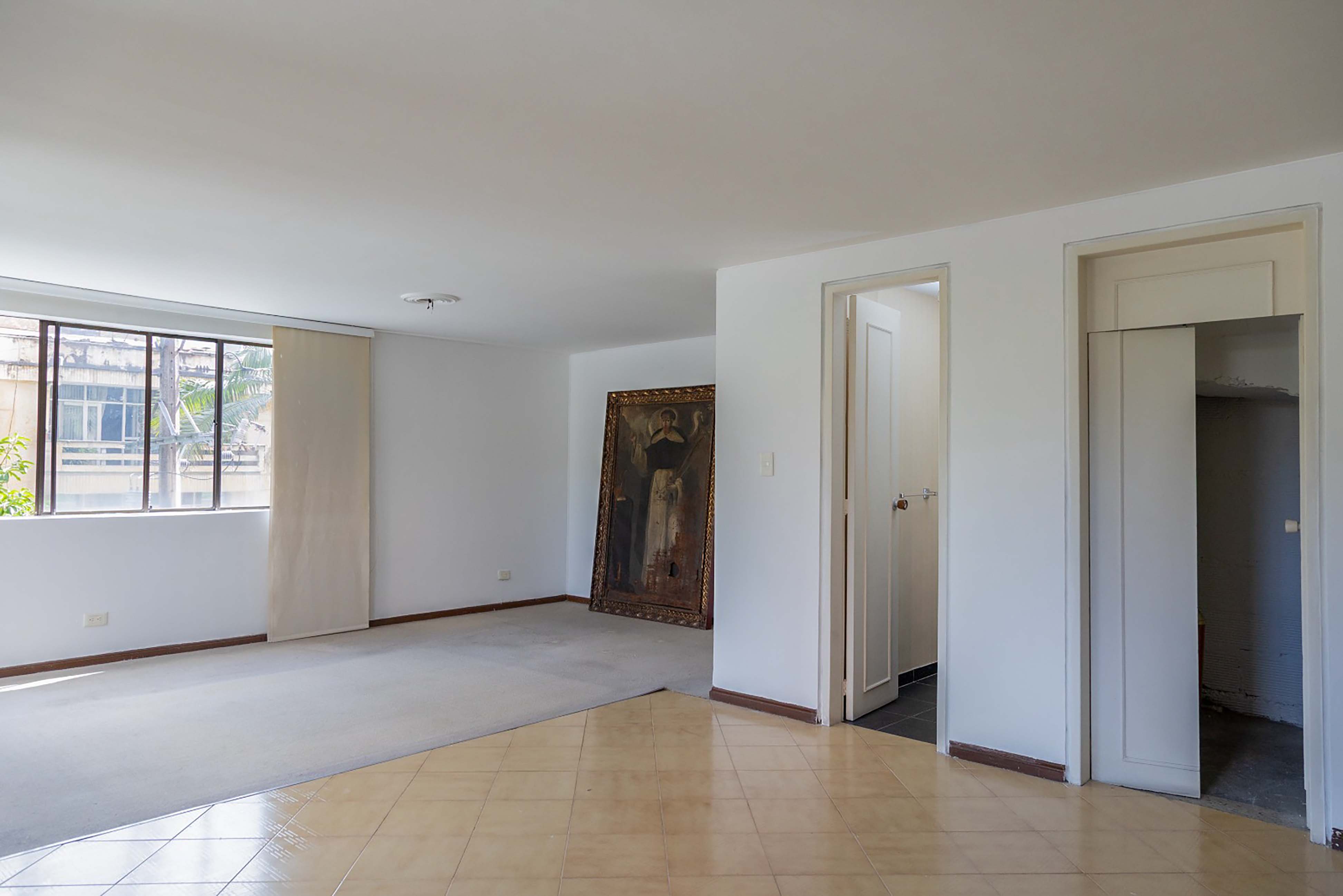 Iluminado apartamento para venta en Laureles