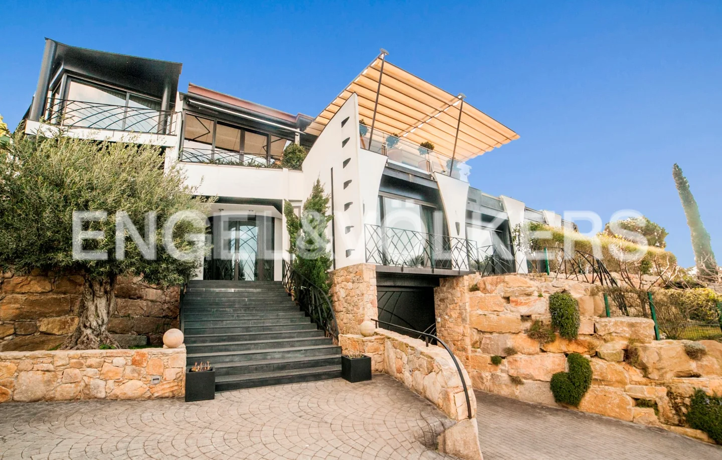 Exceptional  villa with stunning sea views