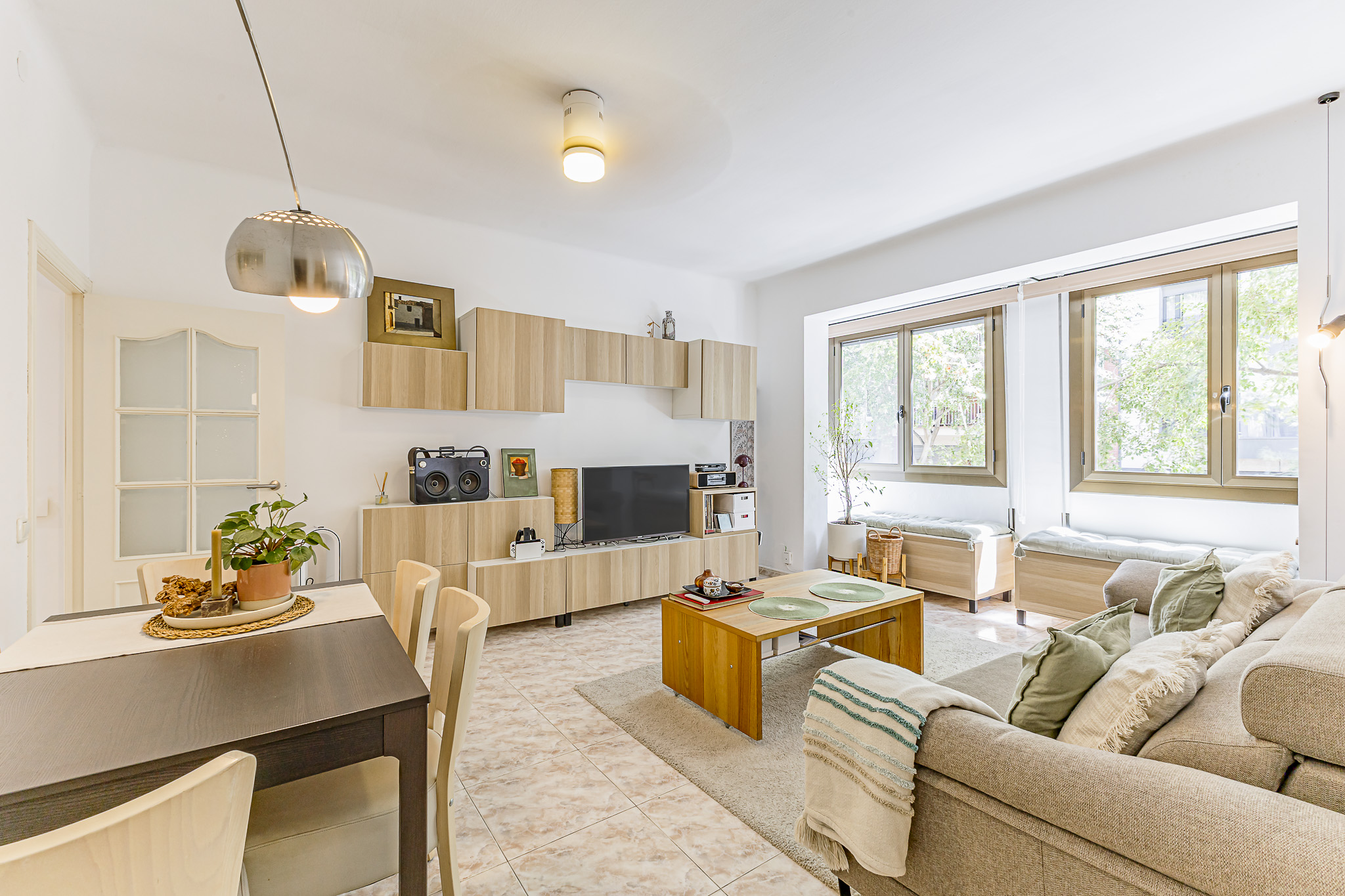 Spacious, welcoming apartment with terrace in the heart of Nova Esquerra de l’Eixample
