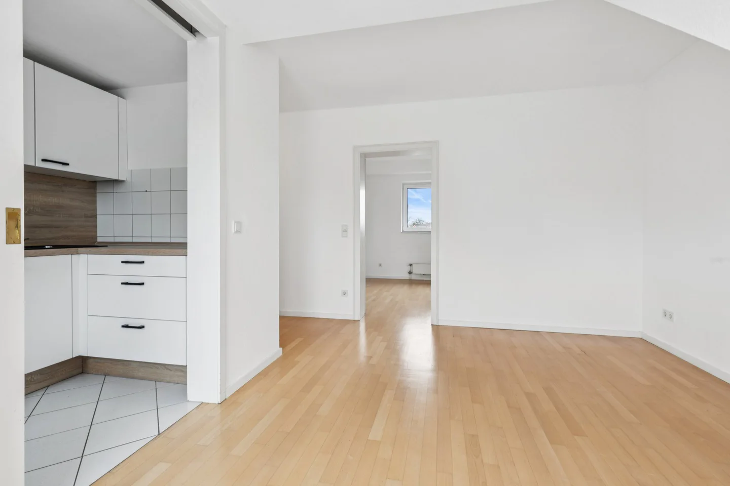 Lichtdurchflutete Maisonette mit großzügigem Balkon in begehrter Lage von Köln-Lindenthal - Foto 4