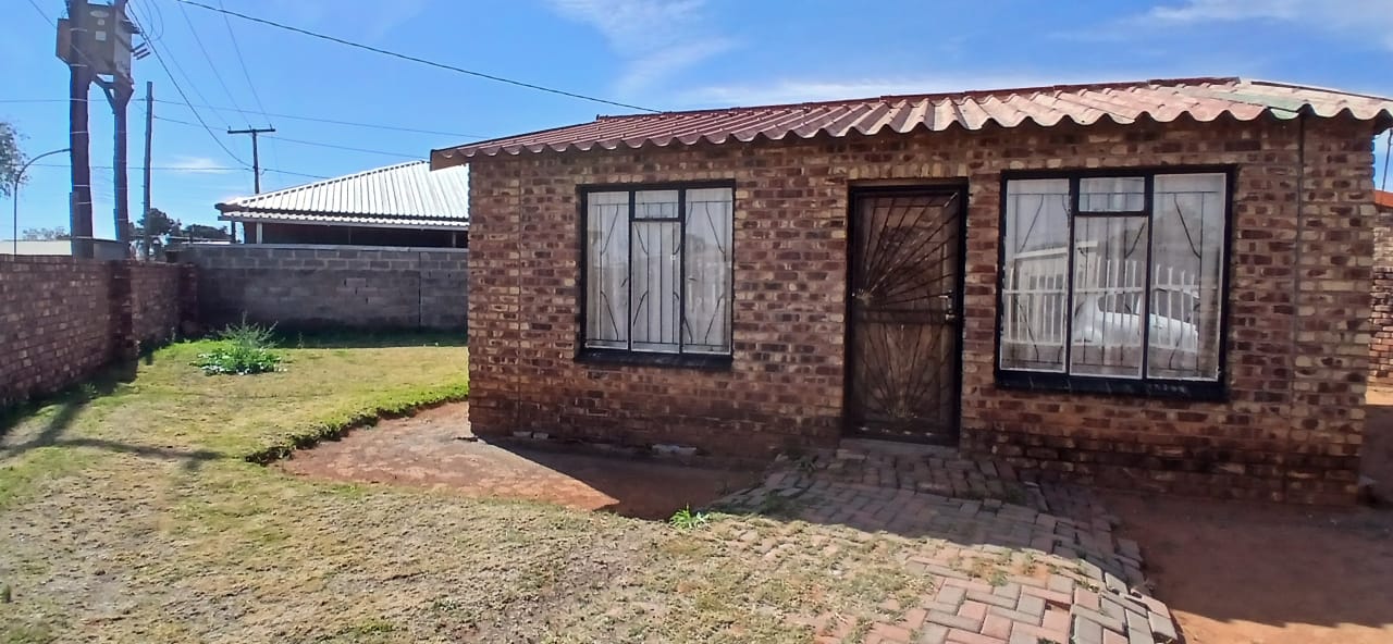 Charming 1-Bedroom Simplex in a Prime Location