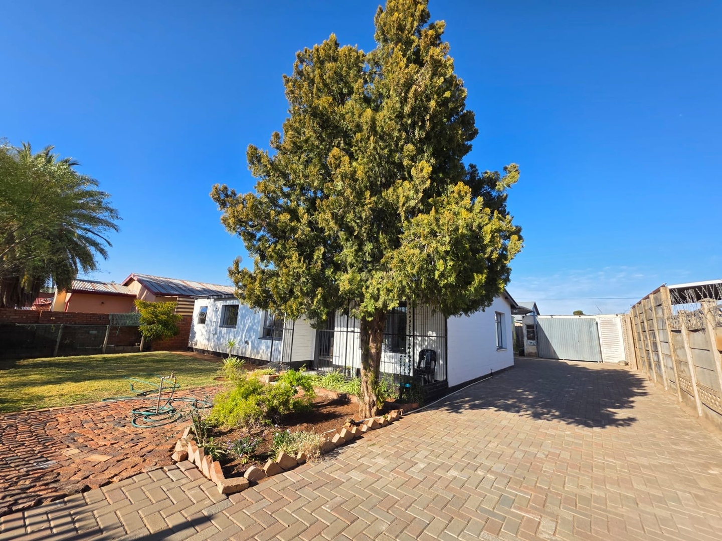 Spacious 4-Bedroom Family Home with Garden.